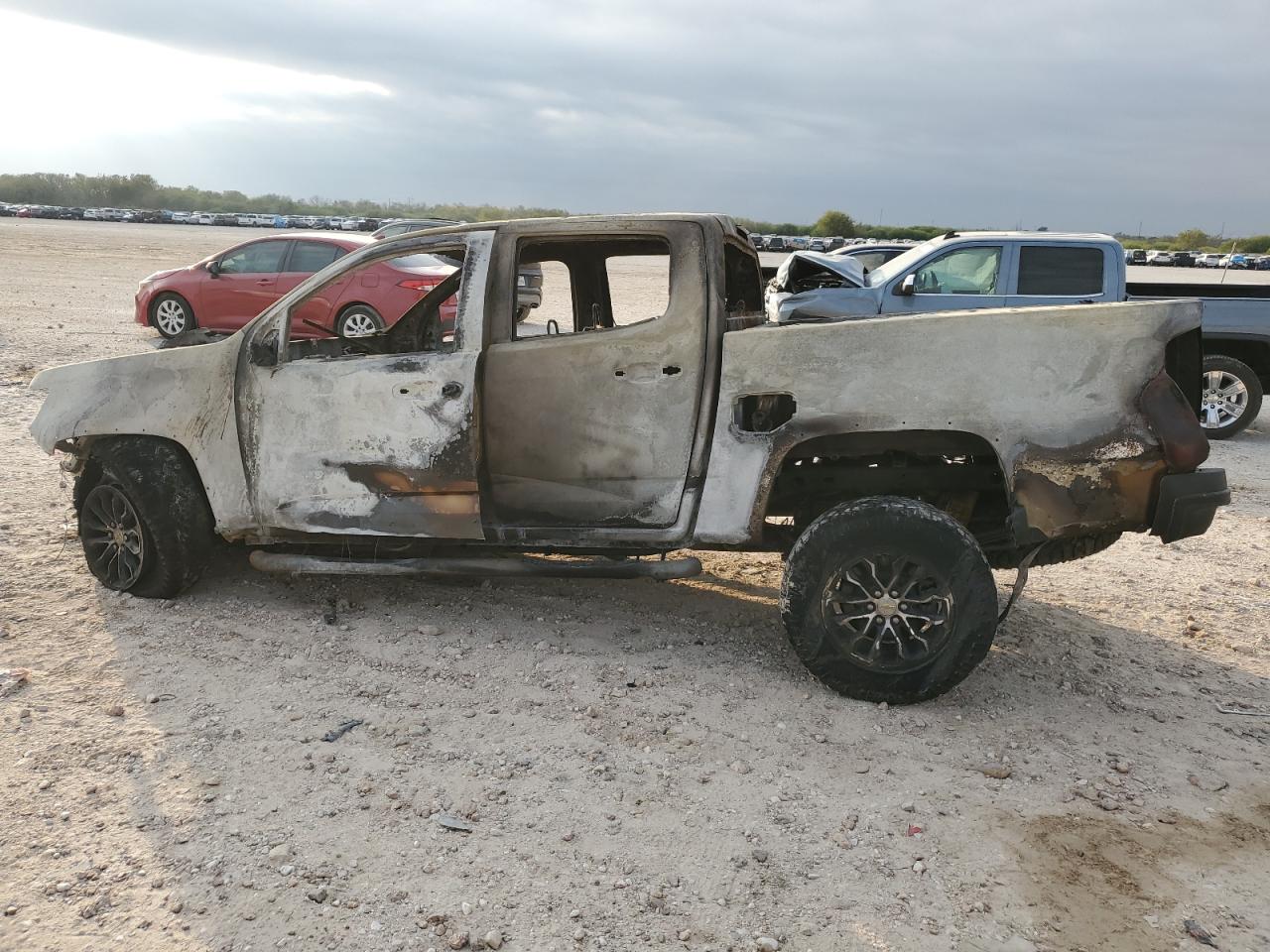 2022 Chevrolet Colorado VIN 1GCGTEEN0N1233224 Copart auction photo, burn damage thumbnail 2