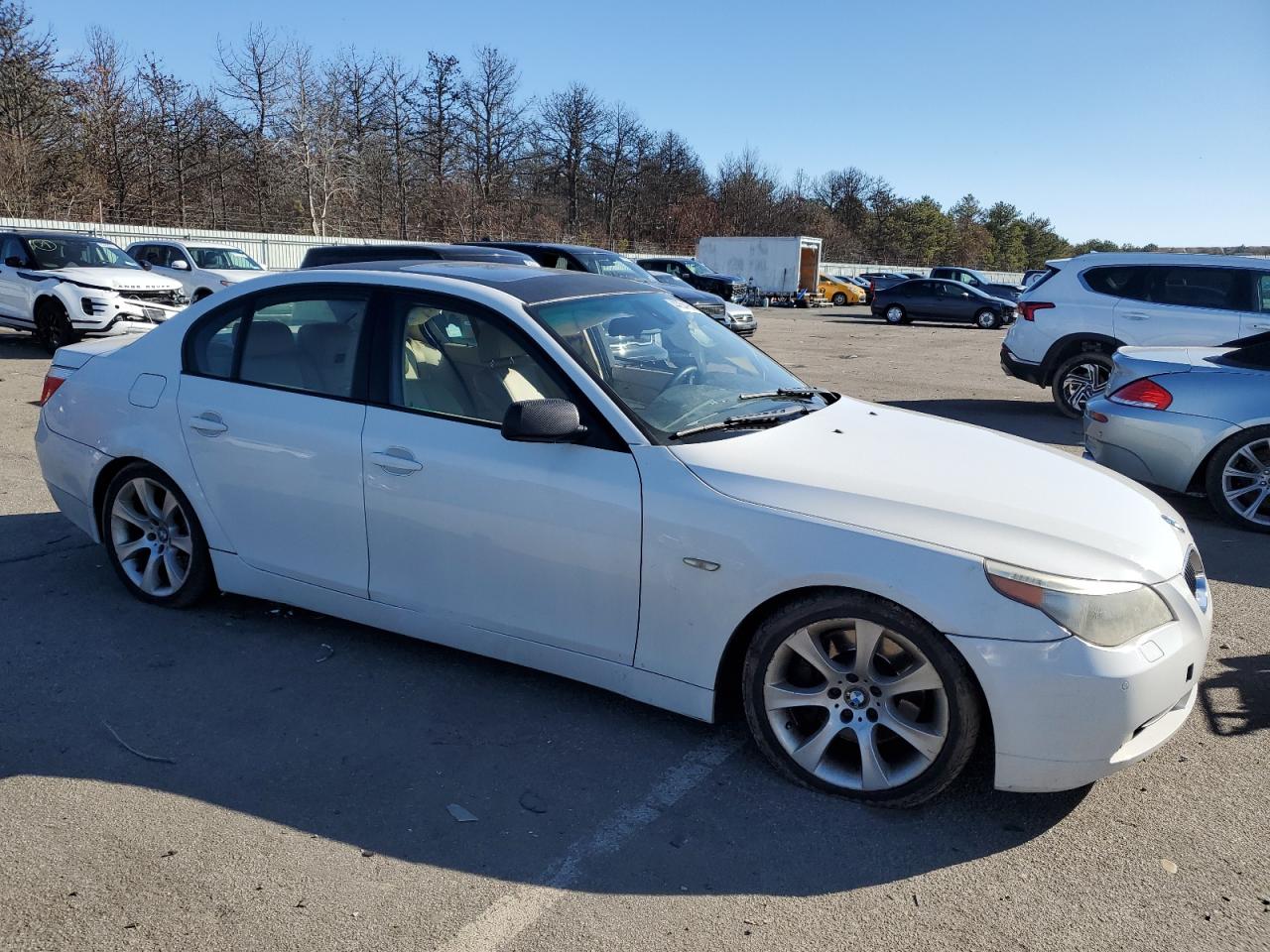 2005 BMW 5er VIN WBANB335X5CN64539 Copart auction photo, side / front end damage thumbnail 4