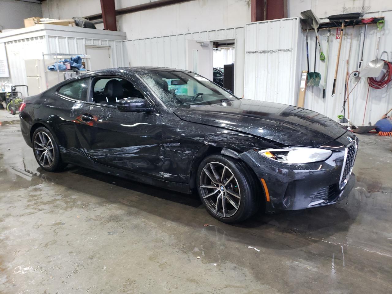 2022 BMW 4er VIN WBA73AP08NCJ13232 Copart auction photo, side / front end damage thumbnail 4