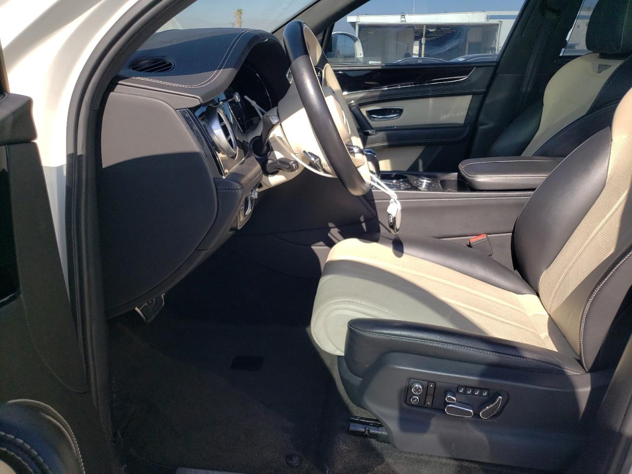 2018 Bentley Bentayga VIN SJAAC4ZV9JC020797 Copart auction photo, rear end damage thumbnail 7