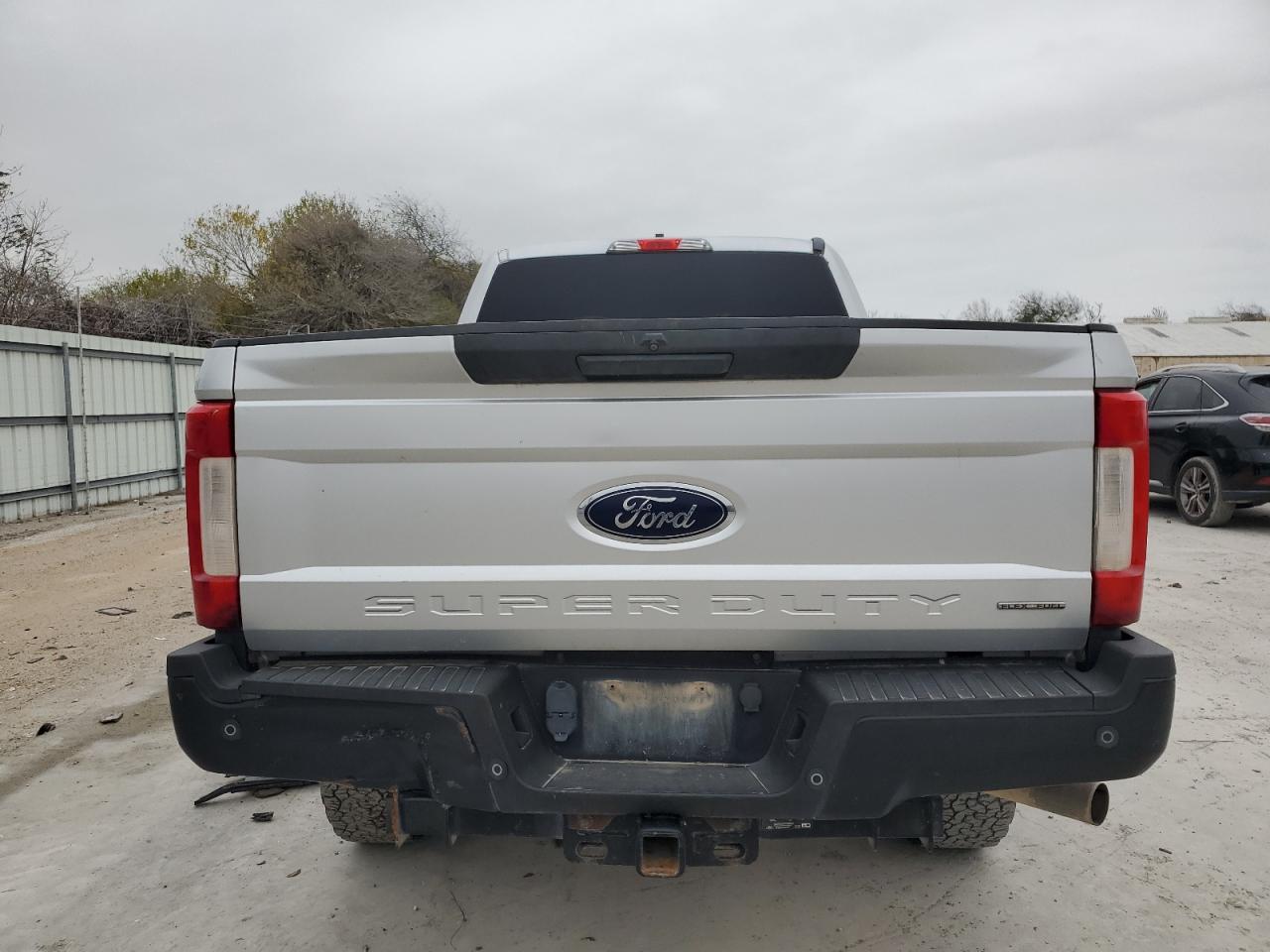 2017 Ford F250 VIN 1FT7W2B67HEE58014 Copart auction photo, minor dent/scratches damage thumbnail 6