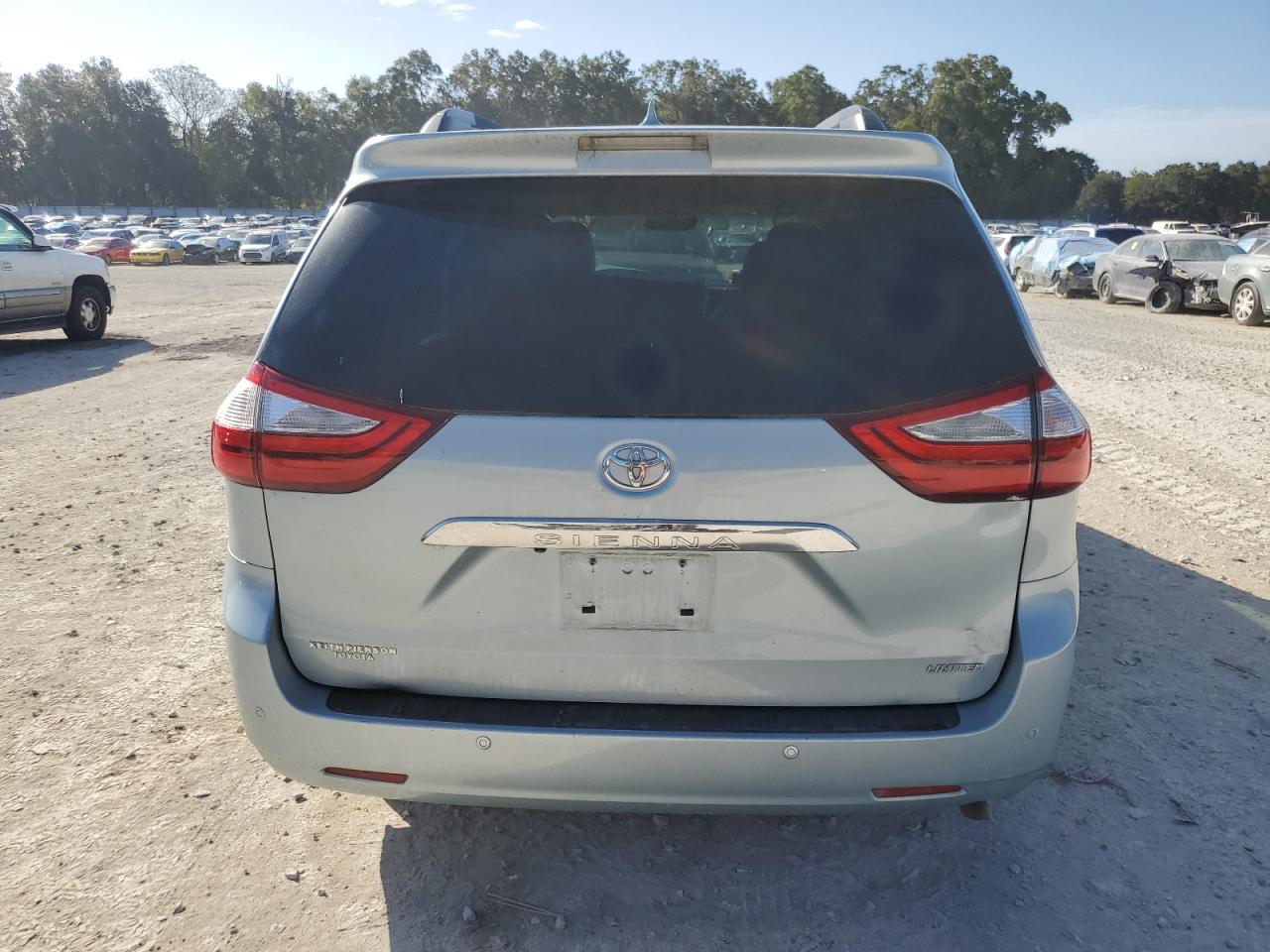 2015 Toyota Sienna VIN 5TDYK3DC8FS586780 Copart auction photo, front end / minor dent/scratches damage thumbnail 6