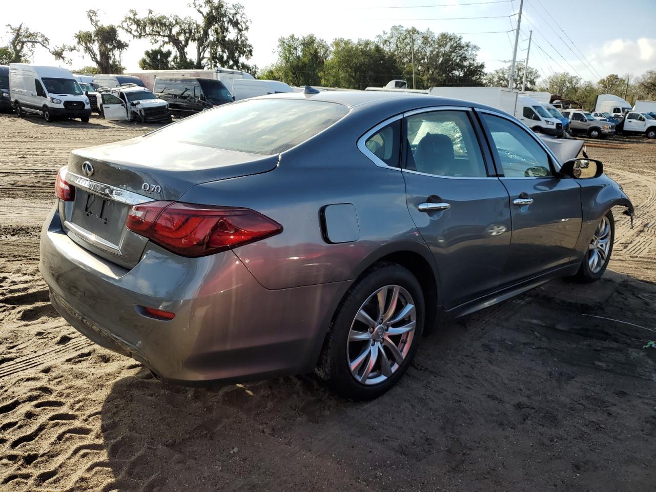 2017 Infiniti Q70 VIN JN1BY1AP1HM740960 Copart auction photo, front end damage thumbnail 3