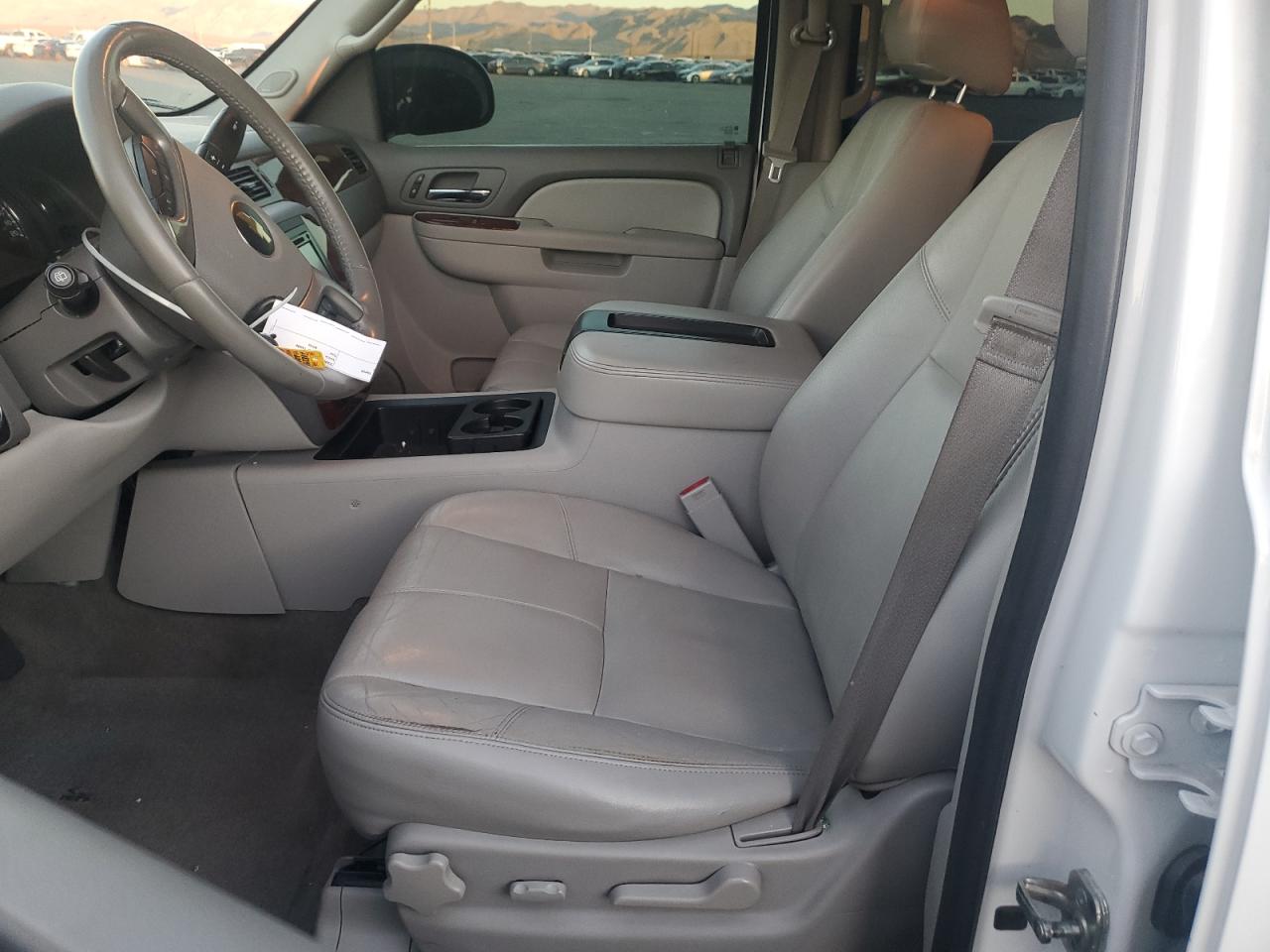 2013 Chevrolet Tahoe VIN 1GNSKBE02DR261730 Copart auction photo, front end damage thumbnail 7