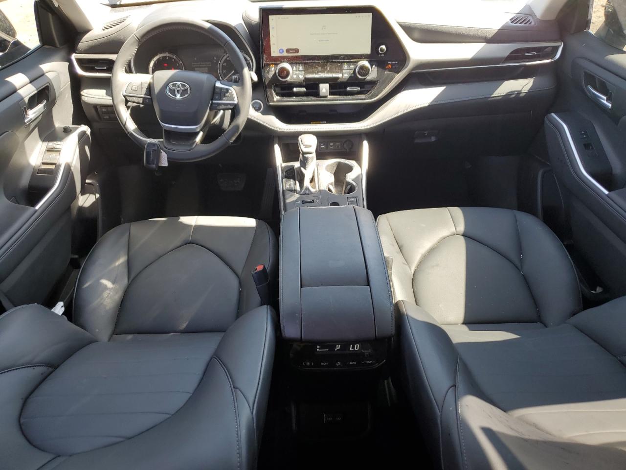 2024 Toyota Highlander VIN 5TDKDRBH9RS558959 Copart auction photo, all over / minor dent/scratches damage thumbnail 8