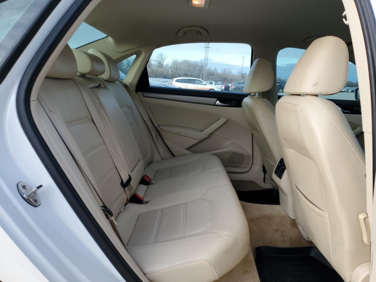 2015 Volkswagen Passat VIN 1VWBV7A31FC058778 Copart auction photo, rear end / minor dent/scratches damage thumbnail 10