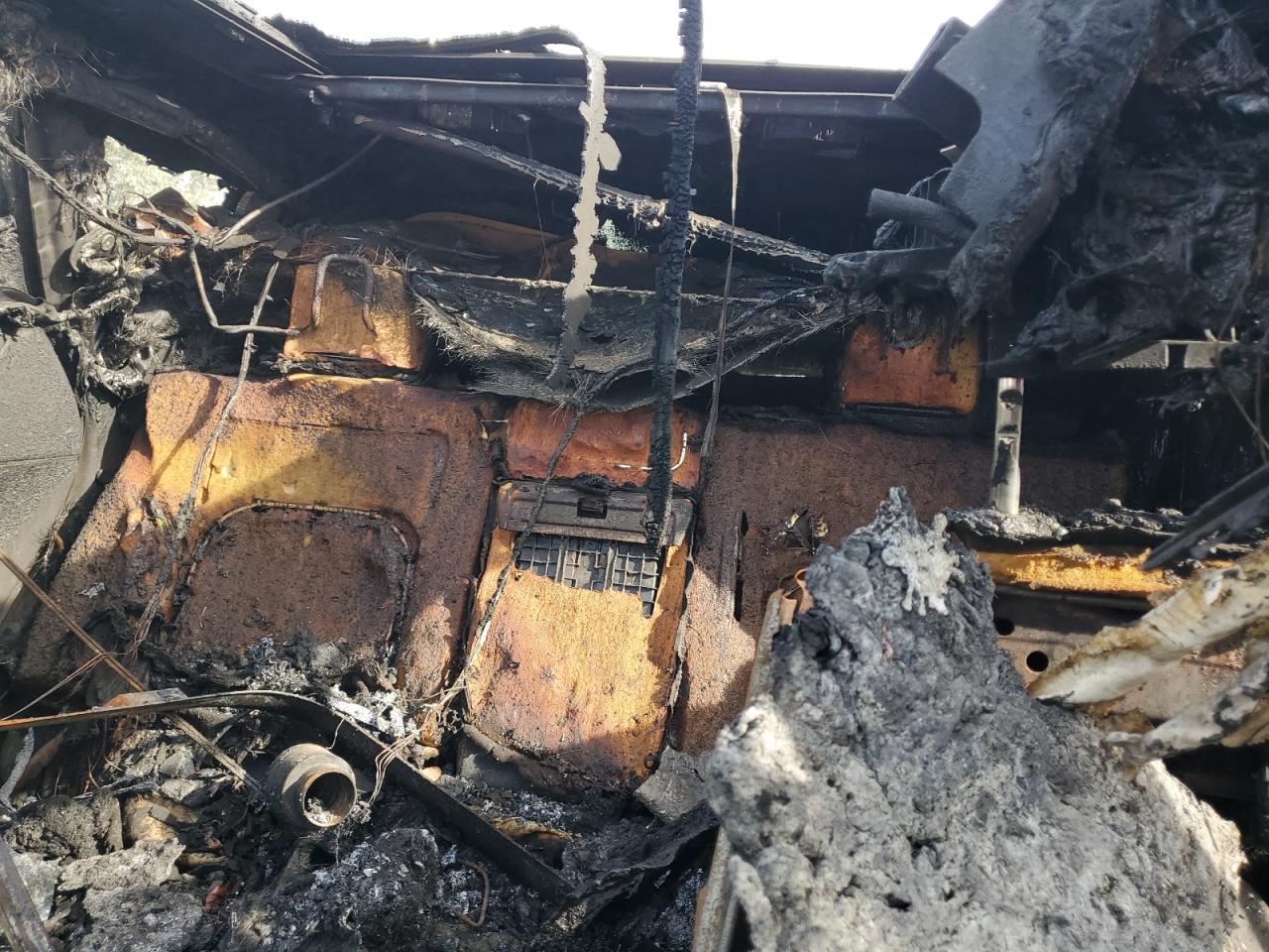 2017 Hyundai Santa Fe VIN 5XYZW4LA4HG408380 Copart auction photo, burn damage thumbnail 10