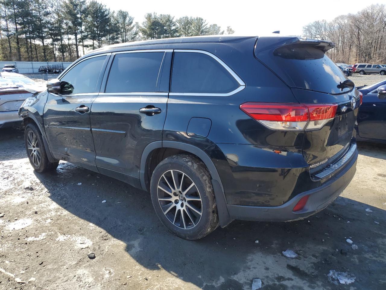 2018 Toyota Highlander VIN 5TDJZRFH5JS555195 Copart auction photo, front end damage thumbnail 2