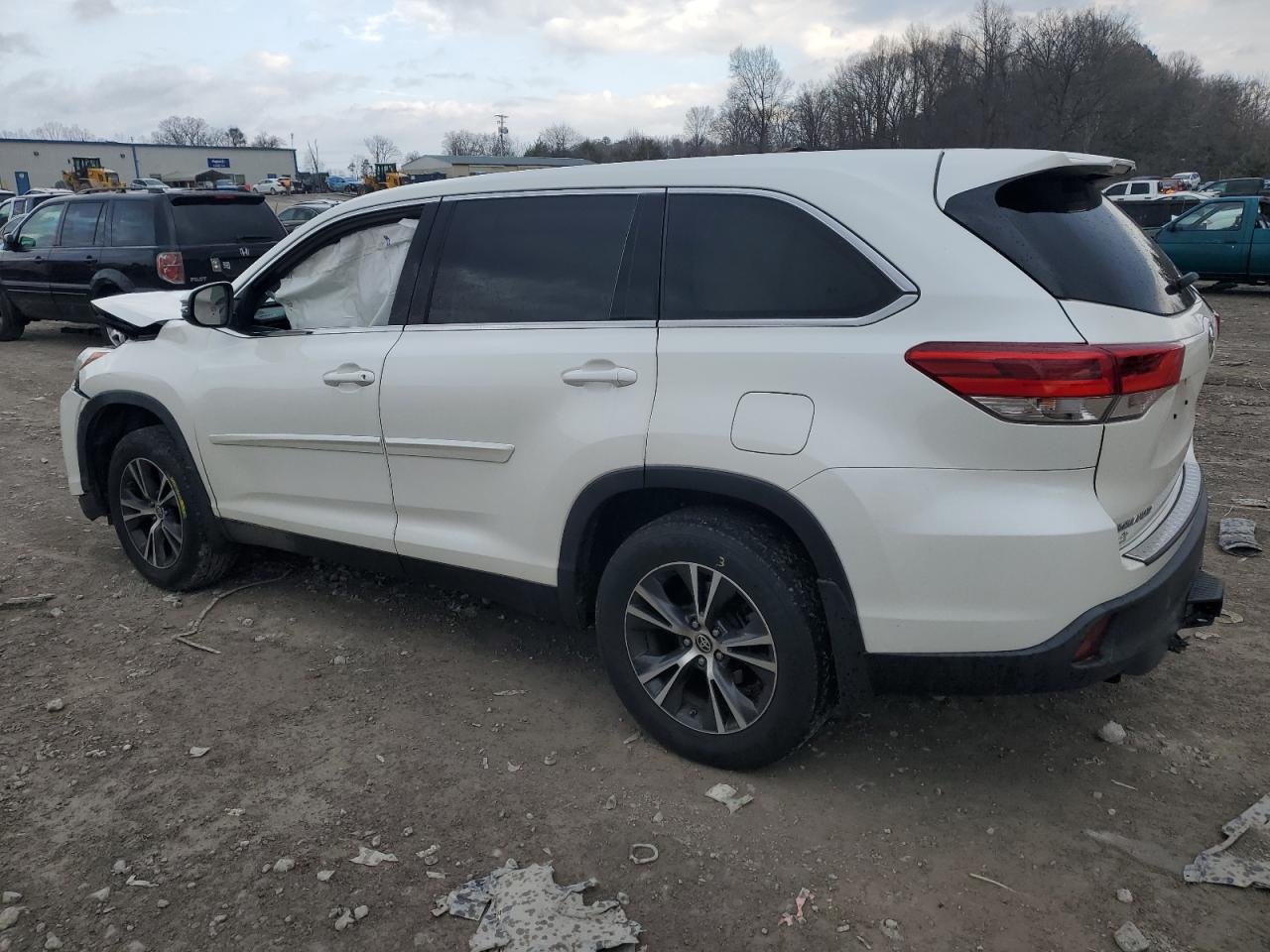 2019 Toyota Highlander VIN 5TDZARFH5KS061219 Copart auction photo, front end damage thumbnail 2