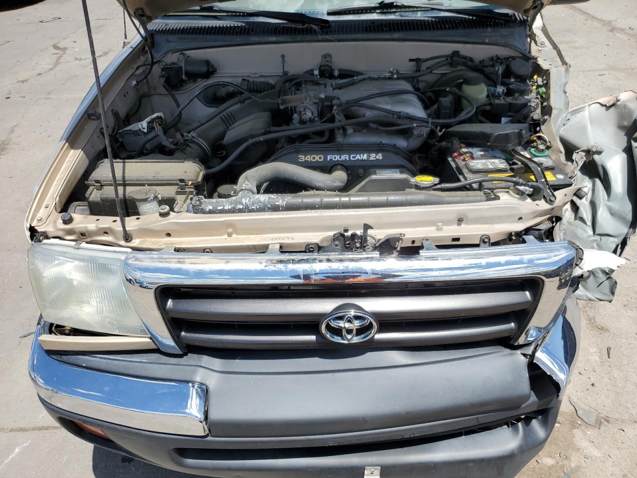 2000 Toyota Tacoma VIN 4TAWN72N6YZ604748 Copart auction photo, front end / side damage thumbnail 11