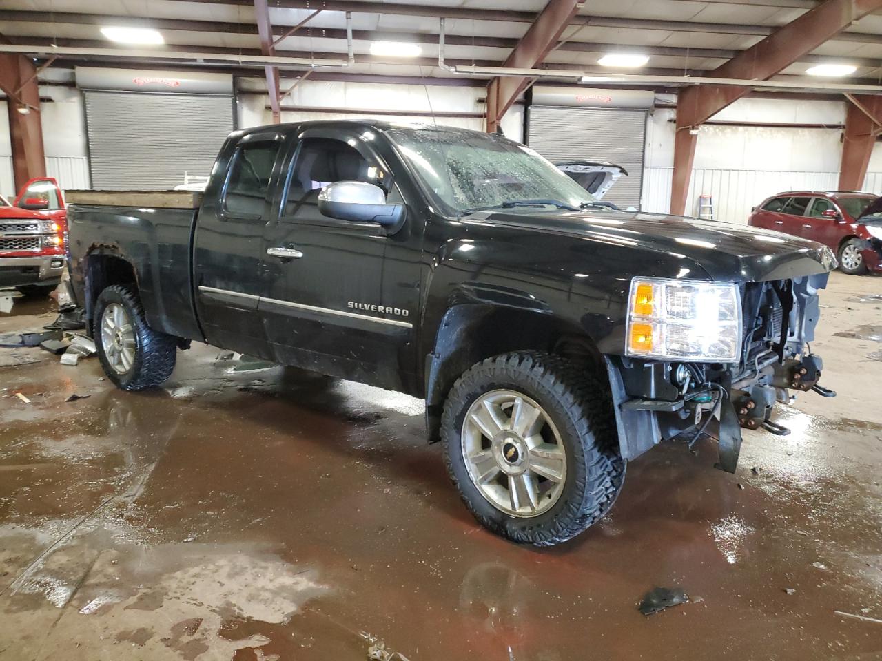 2013 Chevrolet Silverado VIN 1GCRKSE70DZ108137 Copart auction photo, front end / side damage thumbnail 4