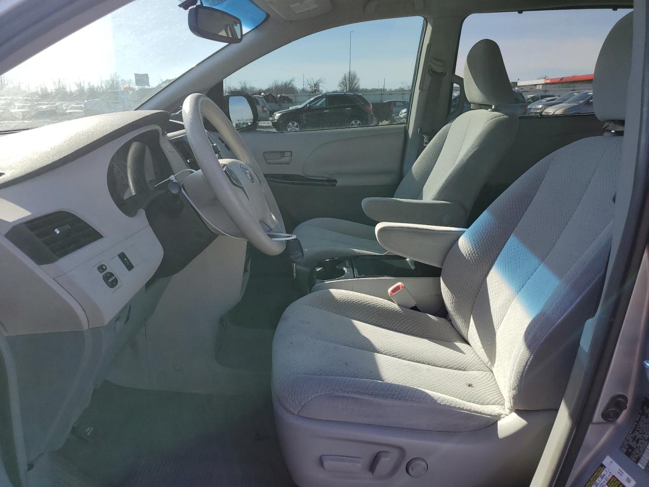 2011 Toyota Sienna VIN 5TDJK3DC1BS009584 Copart auction photo, front end / minor dent/scratches damage thumbnail 7