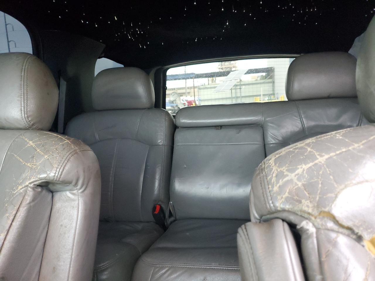 2001 Chevrolet Tahoe VIN 1GNEC13T21R156926 Copart auction photo, rear end / minor dent/scratches damage thumbnail 10