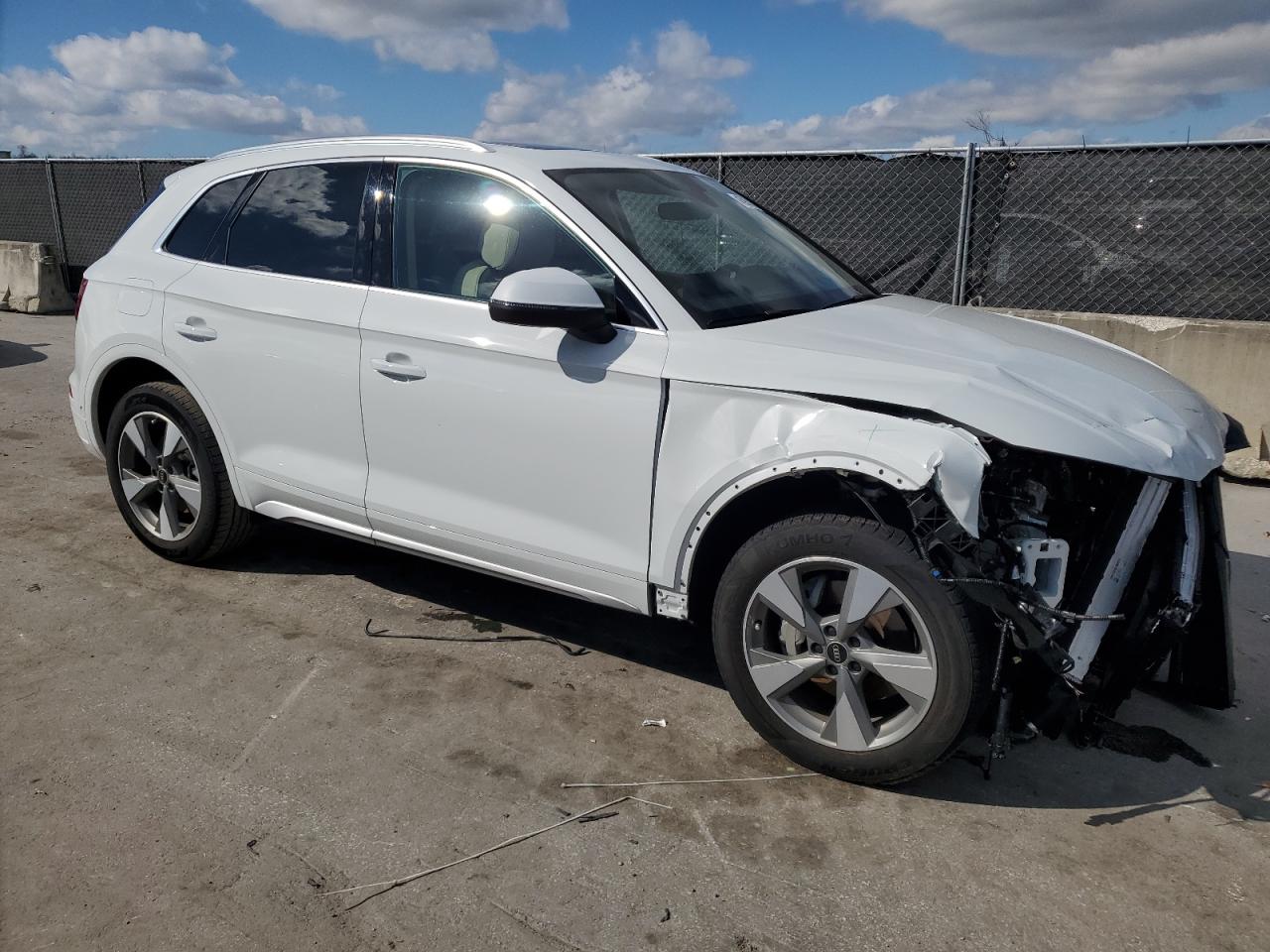 2023 Audi Q5 VIN WA1CBAFY0P2099812 Copart auction photo, front end / side damage thumbnail 4
