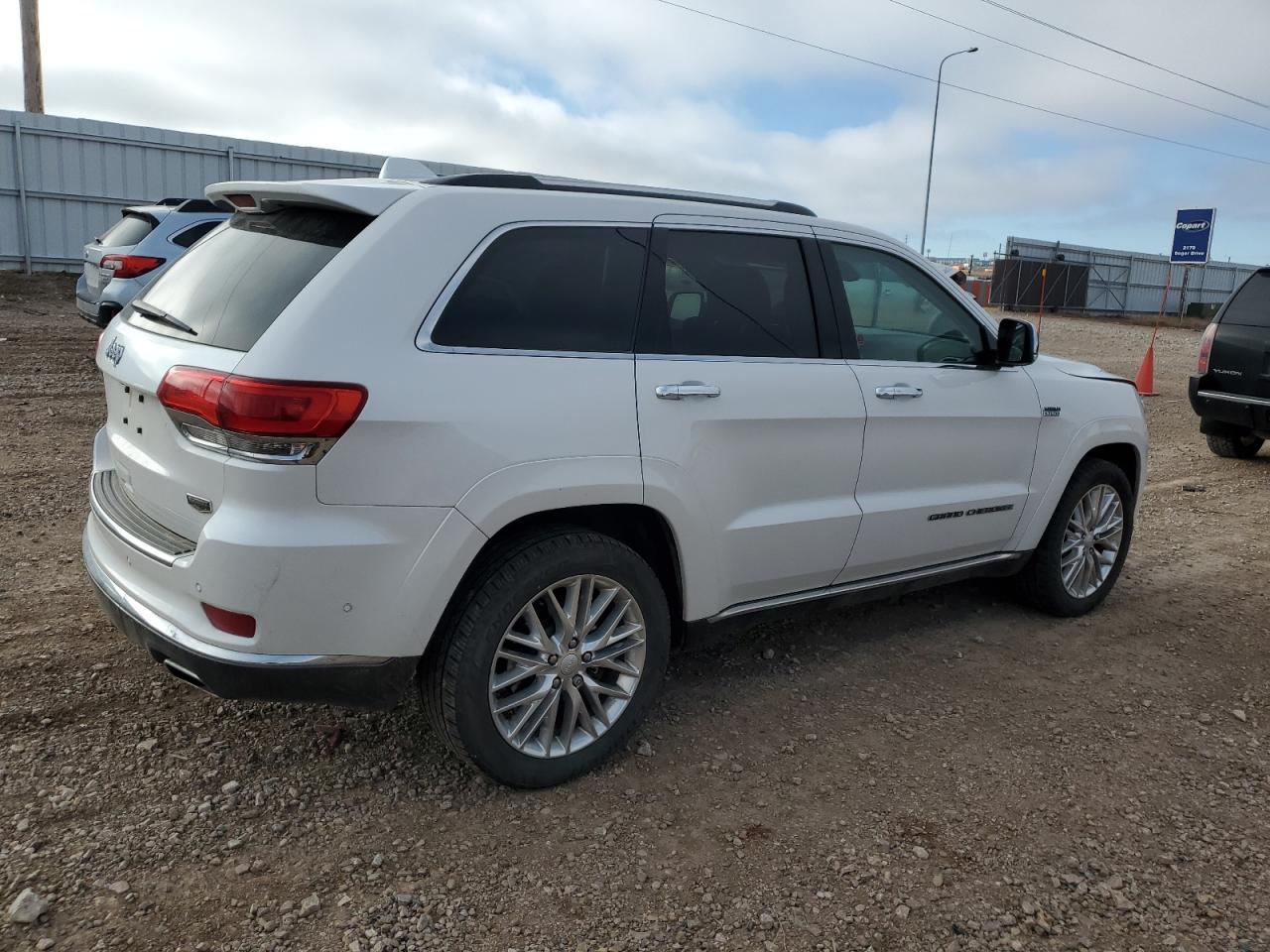 2017 Jeep Grand Cherokee VIN 1C4RJFJTXHC963613 Copart auction photo, front end / side damage thumbnail 3