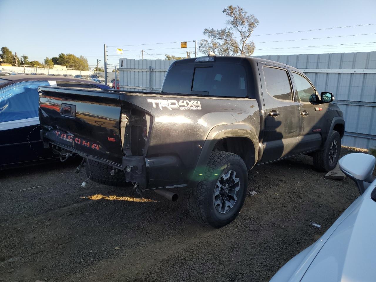 2019 Toyota Tacoma VIN 3TMCZ5AN0KM203657 Copart auction photo, rear end damage thumbnail 3