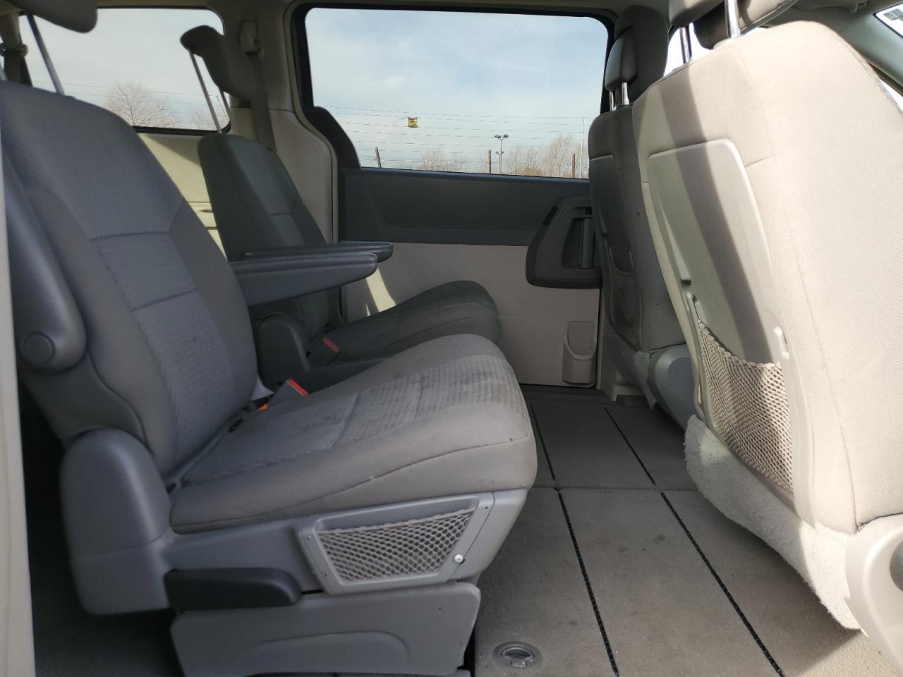 2010 Dodge Caravan VIN 2D4RN5D10AR396224 Copart auction photo, front end / minor dent/scratches damage thumbnail 11