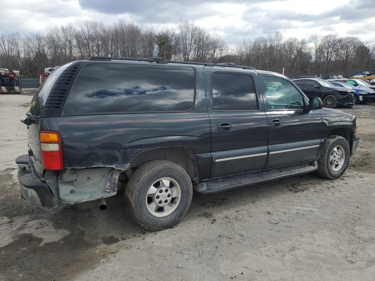 2003 Chevrolet Suburban VIN 3GNFK16Z53G255685 Copart auction photo, rear end / side damage thumbnail 3