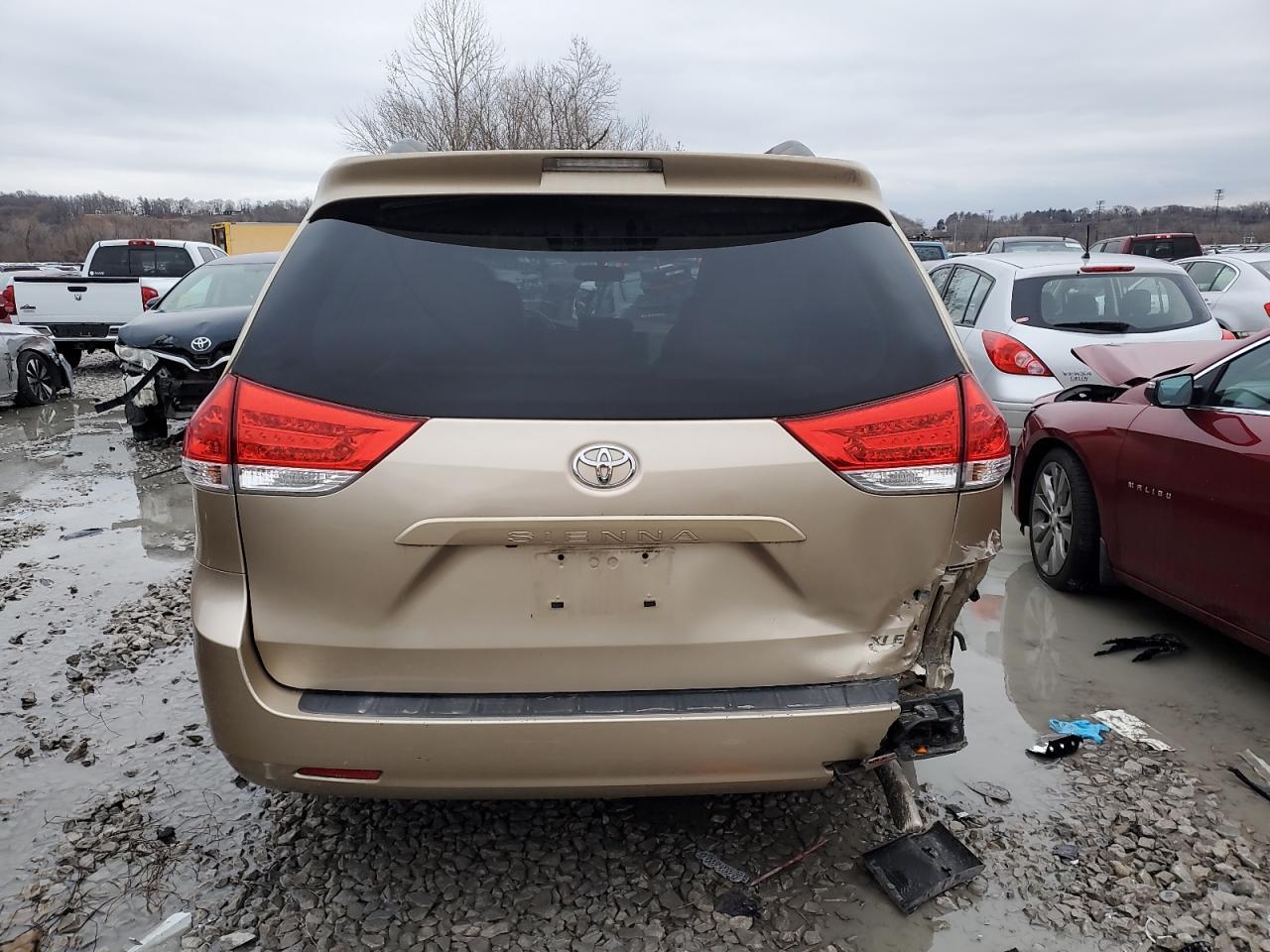 2011 Toyota Sienna VIN 5TDYK3DC3BS140546 Copart auction photo, rear end damage thumbnail 6