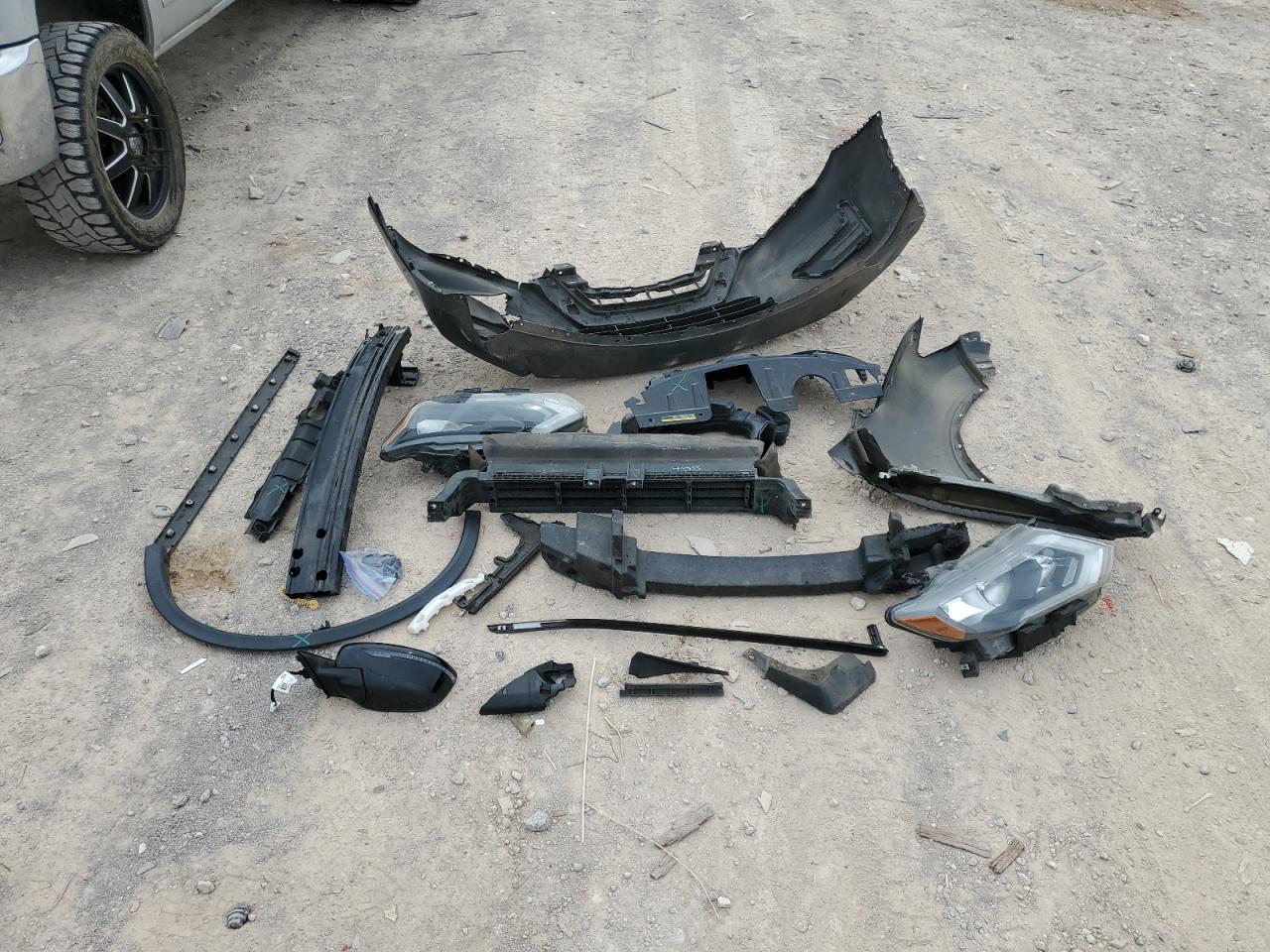 2018 Nissan Rogue VIN 5N1AT2MT2JC755268 Copart auction photo, front end / minor dent/scratches damage thumbnail 13
