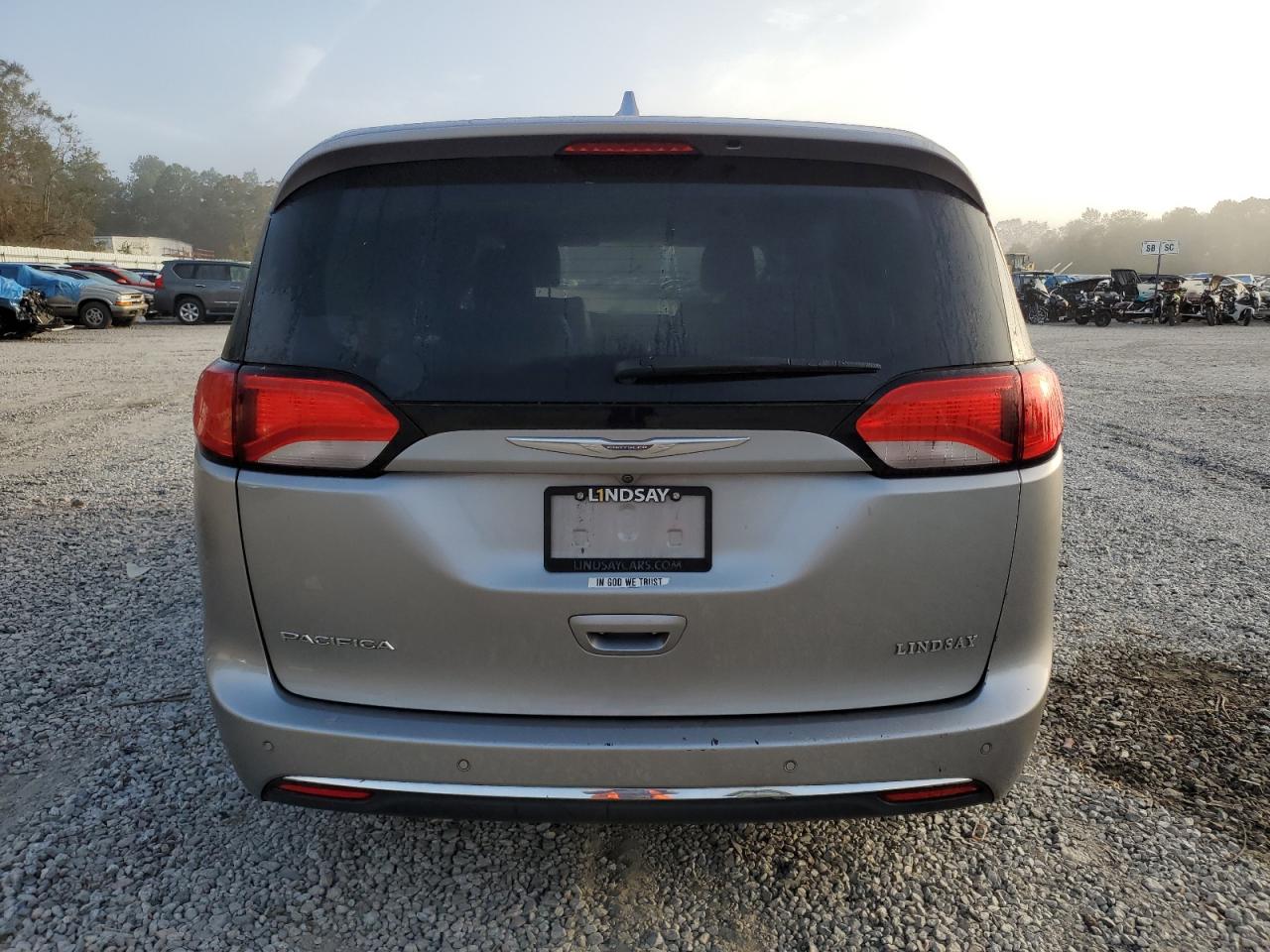 2017 Chrysler Pacifica VIN 2C4RC1BGXHR603201 Copart auction photo, all over damage thumbnail 6