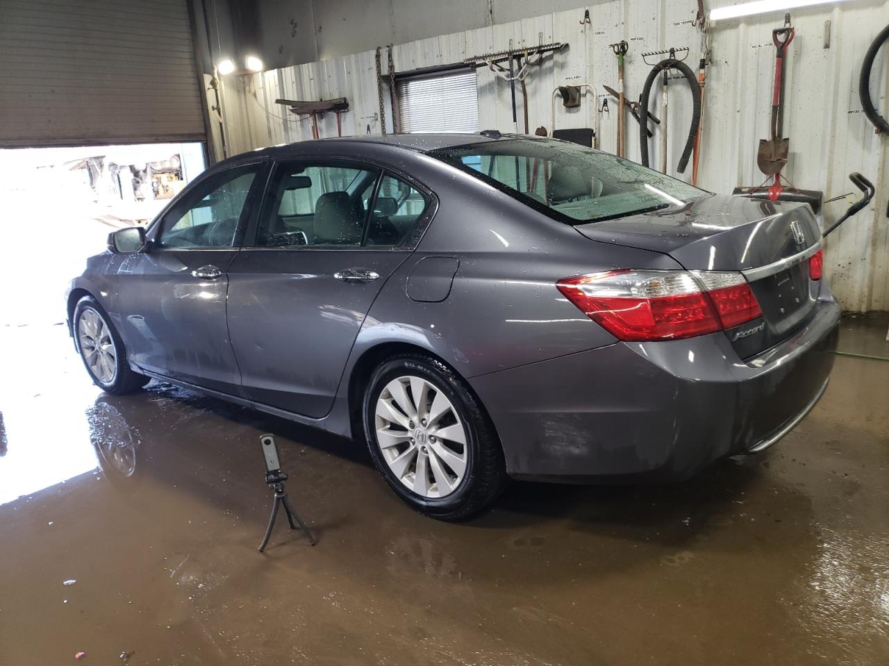 2014 Honda Accord VIN 1HGCR2F86EA187405 Copart auction photo, side / front end damage thumbnail 2