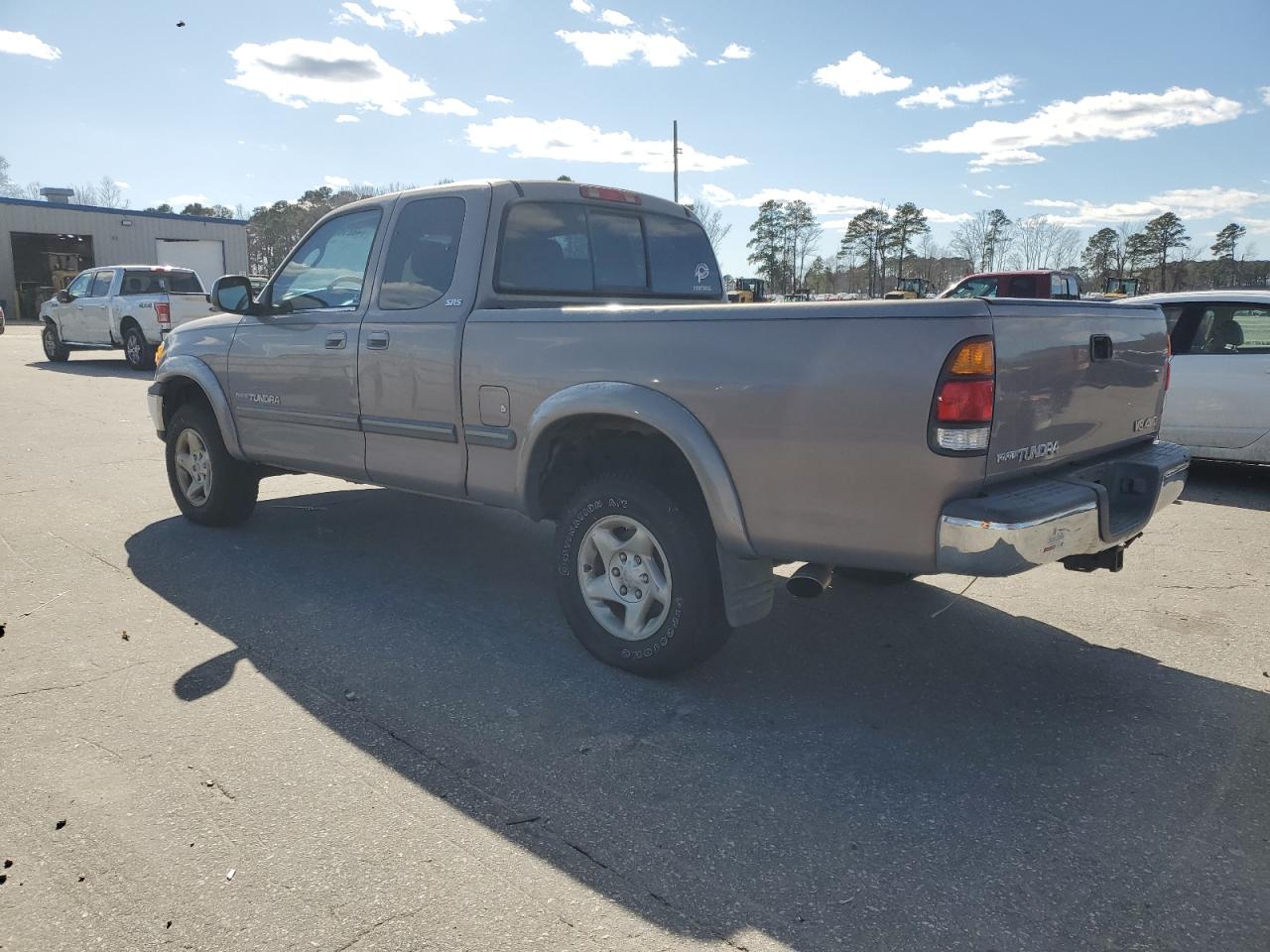 2000 Toyota Tundra VIN 5TBBT4415YS017405 Copart auction photo, mechanical / minor dent/scratches damage thumbnail 2