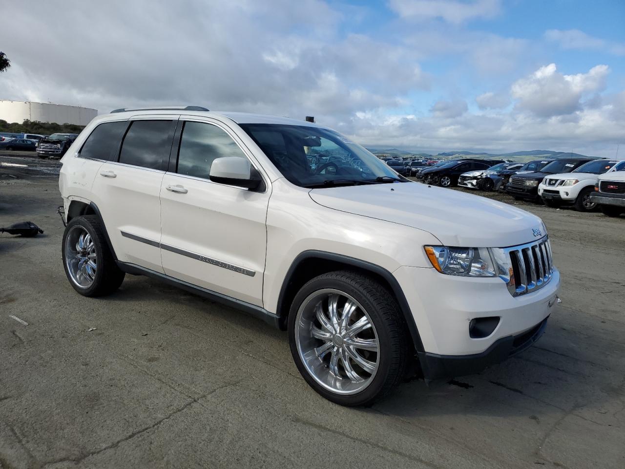 2011 Jeep Grand Cherokee VIN 1J4RS4GG4BC537381 Copart auction photo, rear end / undercarriage damage thumbnail 4