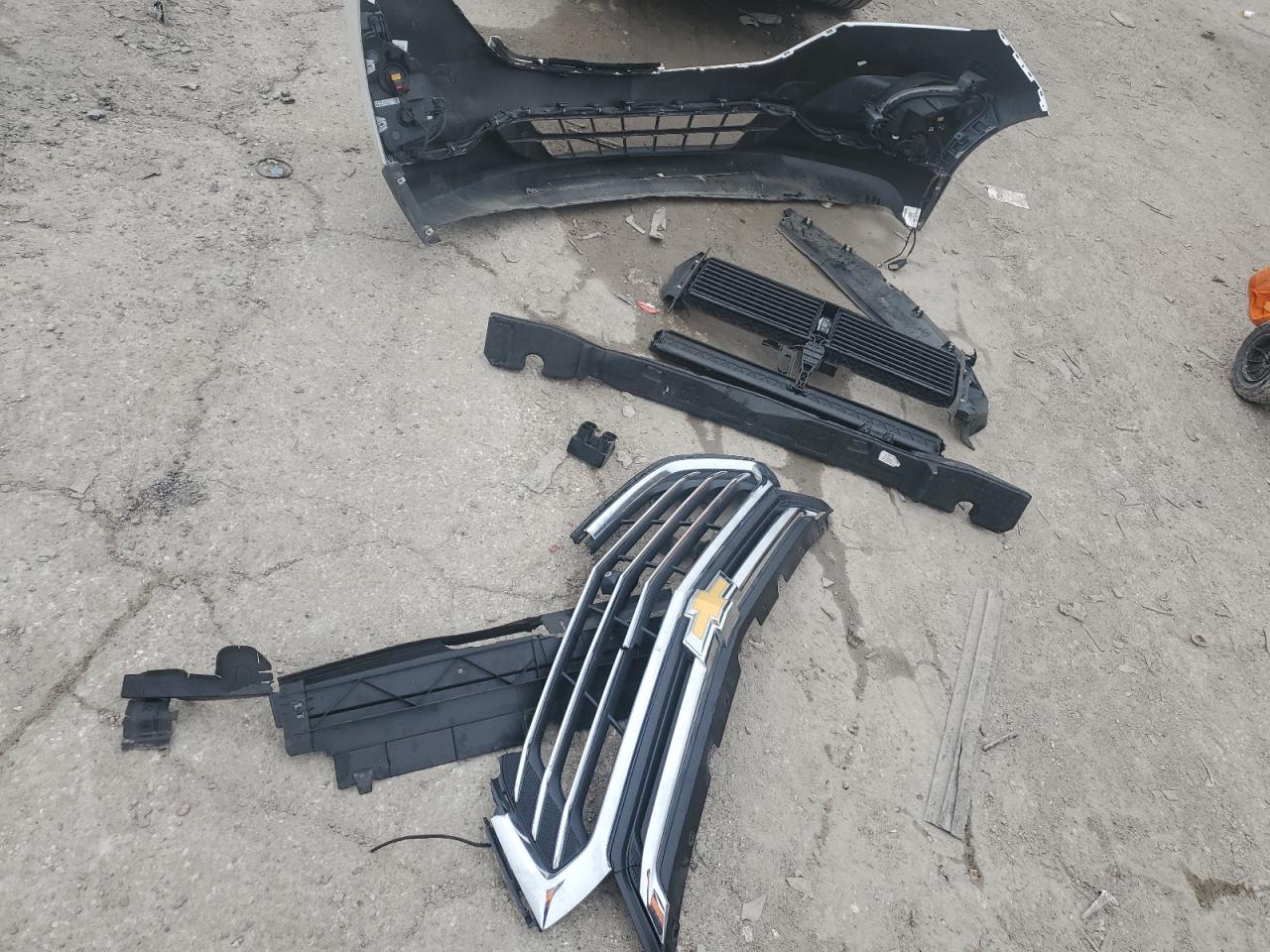 2019 Chevrolet Equinox VIN 3GNAXXEV0KS556664 Copart auction photo, front end damage thumbnail 13