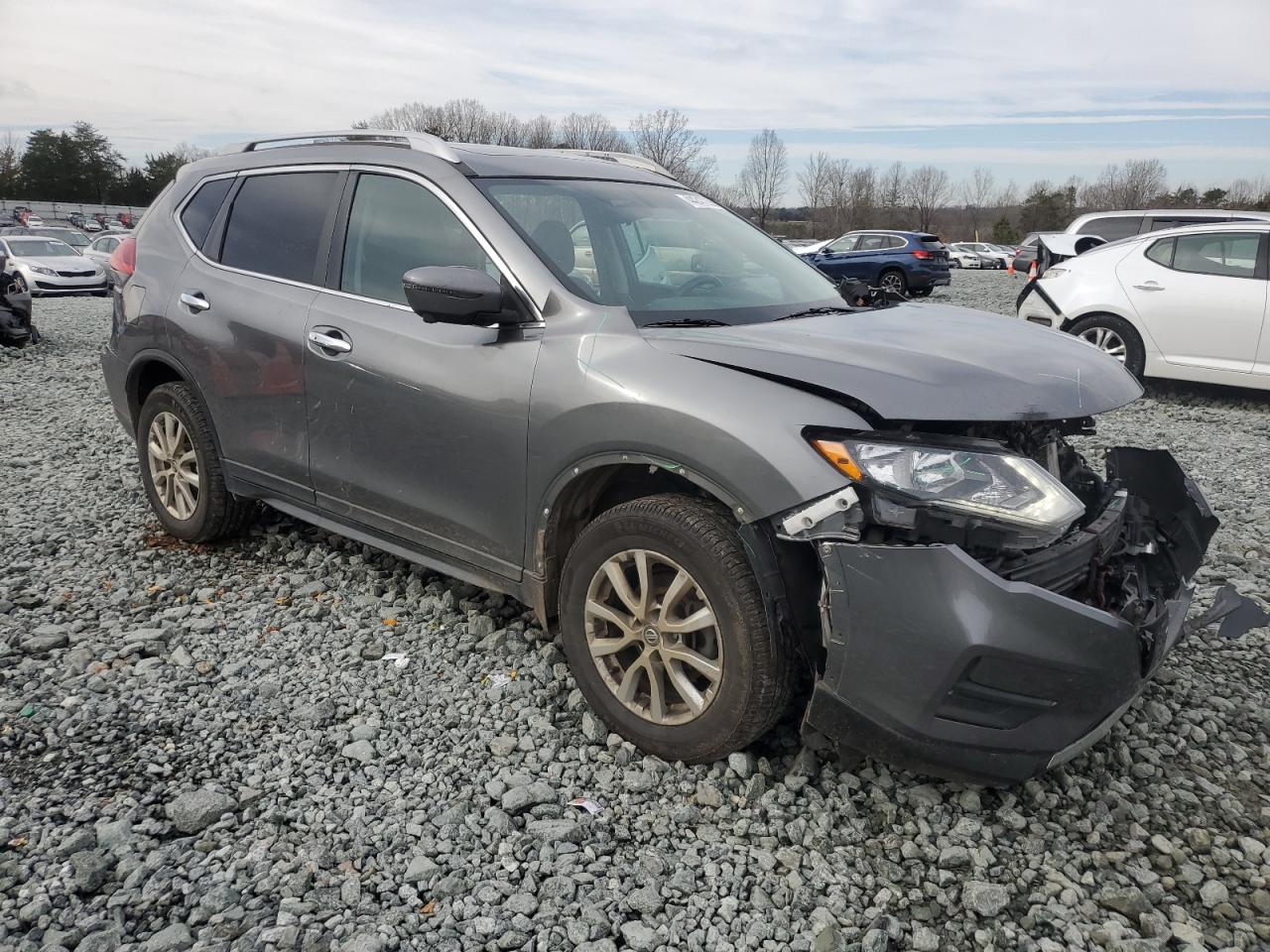 2017 Nissan Rogue VIN 5N1AT2MV0HC891359 Copart auction photo, front end / minor dent/scratches damage thumbnail 4