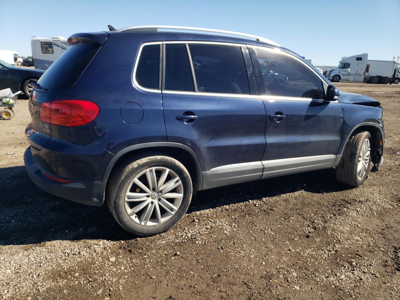 2015 Volkswagen Tiguan VIN WVGBV7AX0FW572430 Copart auction photo, front end / minor dent/scratches damage thumbnail 3