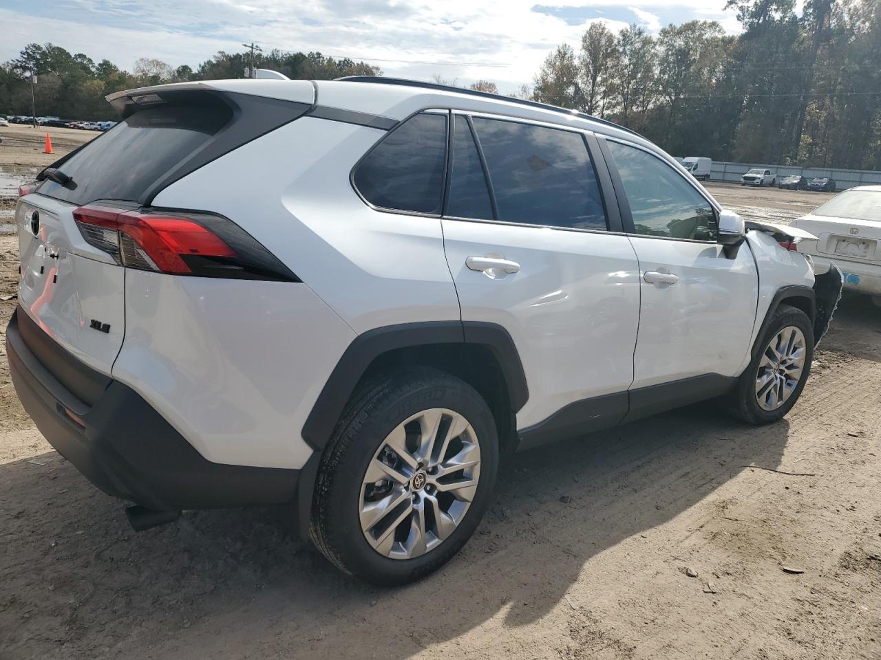 2024 Toyota RAV 4 VIN 2T3C1RFV3RW352290 Copart auction photo, front end damage thumbnail 3