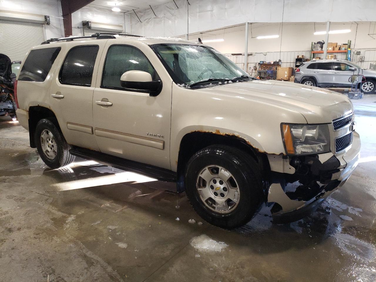 2010 Chevrolet Tahoe VIN 1GNUKAE00AR239448 Copart auction photo, front end / side damage thumbnail 4