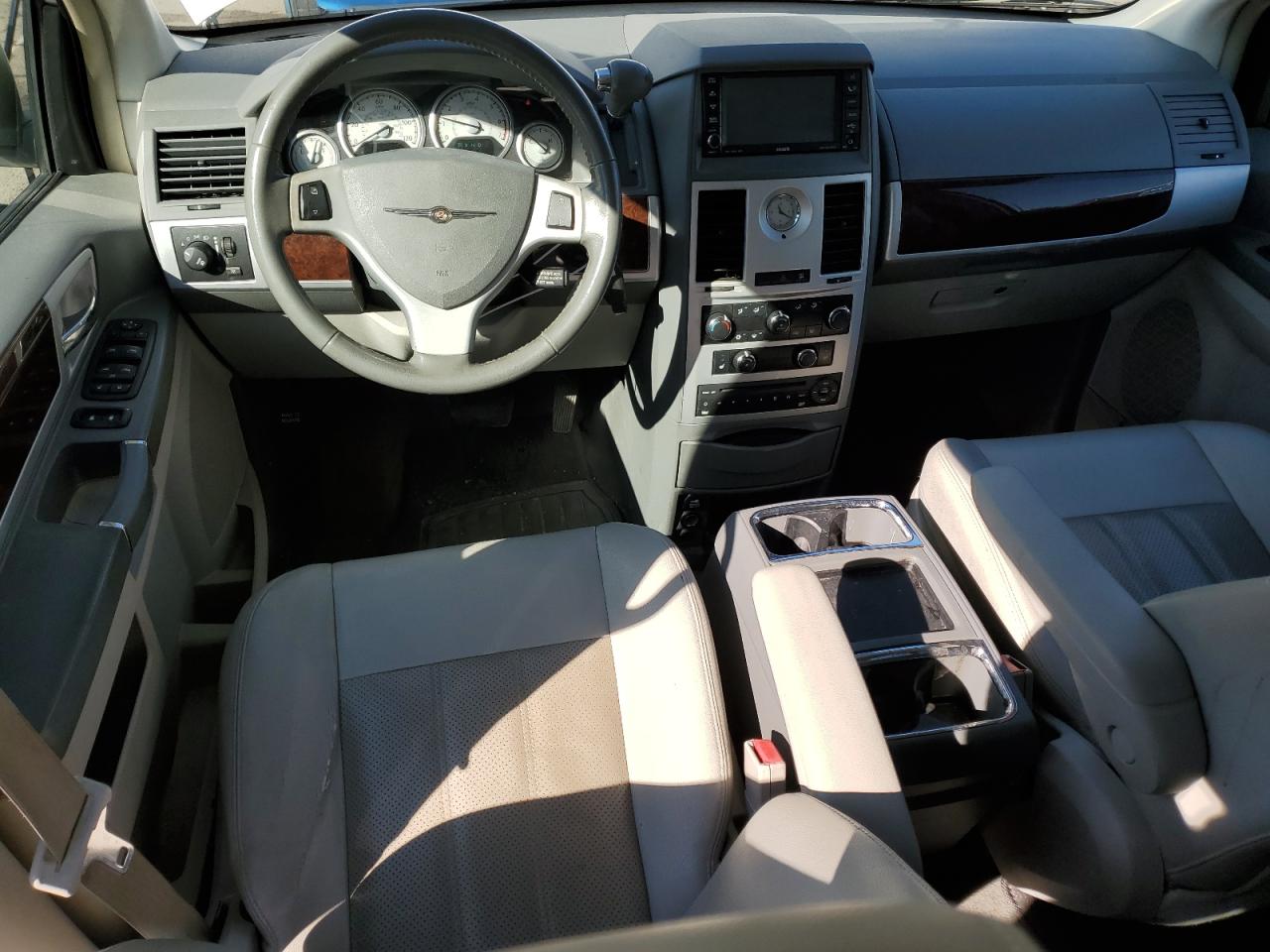 2009 Chrysler Town & Country VIN 2A8HR54XX9R675671 Copart auction photo, rear end / front end damage thumbnail 8