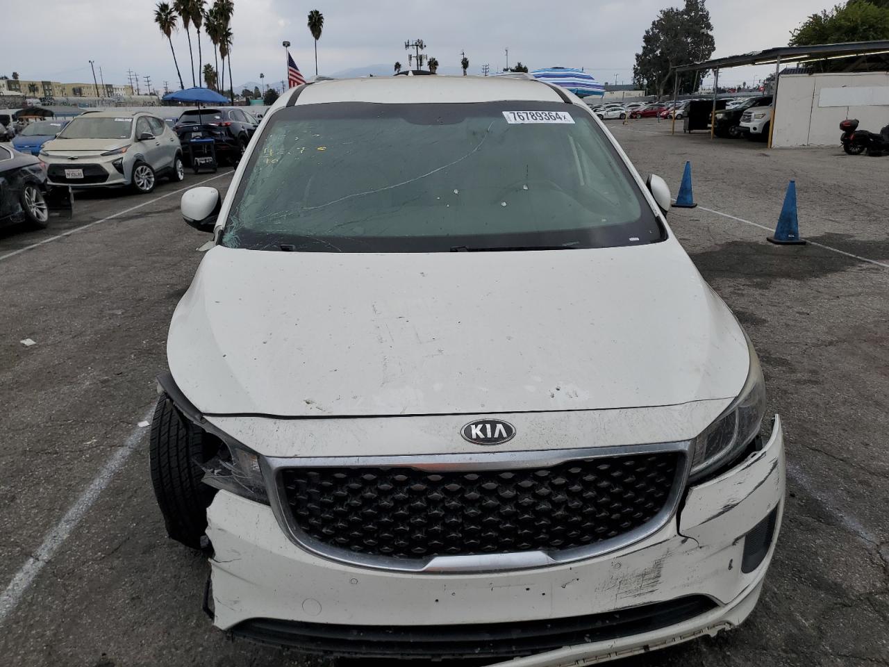 2017 KIA Sedona VIN KNDMB5C10H6339735 Copart auction photo, front end / side damage thumbnail 5