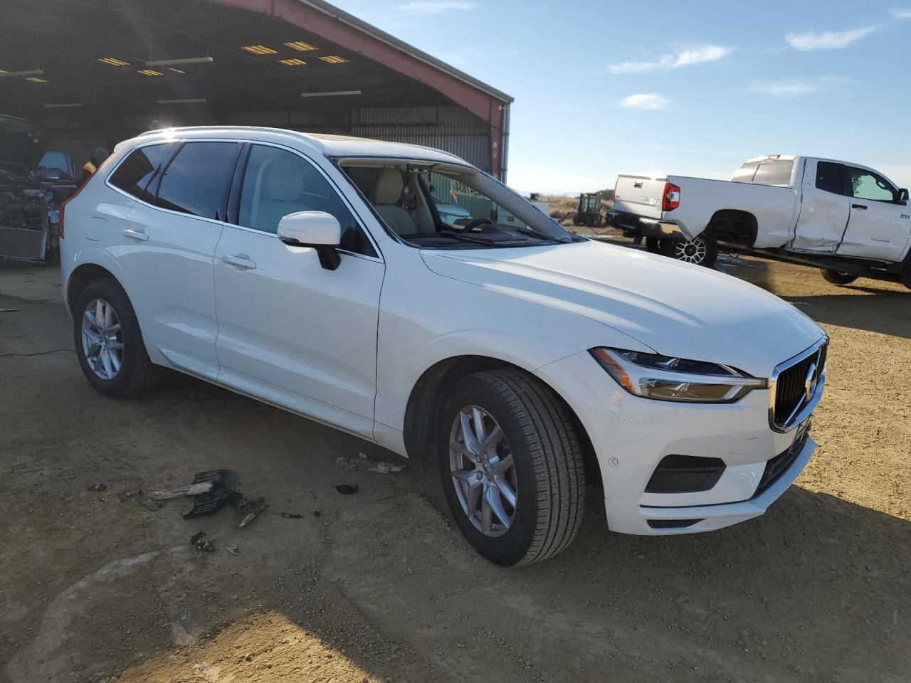 2019 Volvo XC60 VIN LYV102RK3KB382003 Copart auction photo, front end damage thumbnail 4