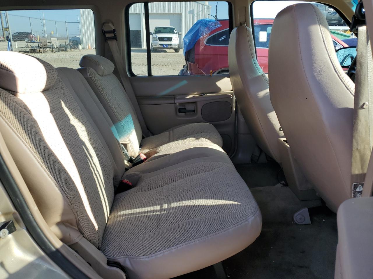 2000 Ford Explorer VIN 1FMZU72XXYUB16563 Copart auction photo, side / minor dent/scratches damage thumbnail 12