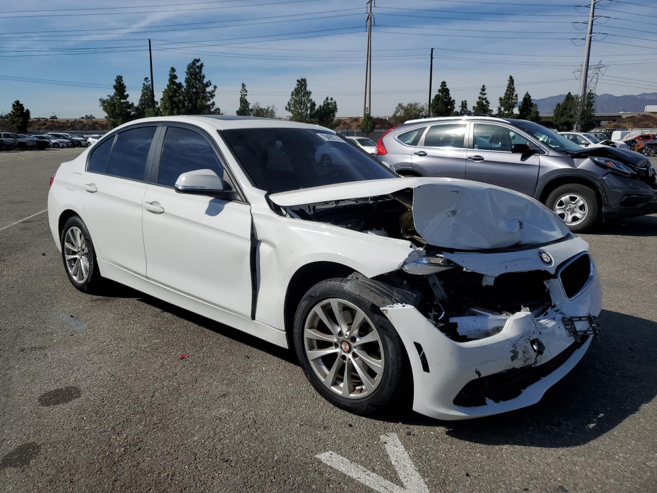 2016 BMW 3er VIN WBA8E1G50GNT35345 Copart auction photo, front end damage thumbnail 4