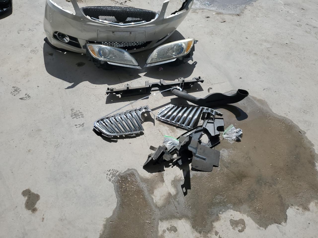 2015 Buick Verano VIN 1G4PR5SK4F4183996 Copart auction photo, front end / minor dent/scratches damage thumbnail 12
