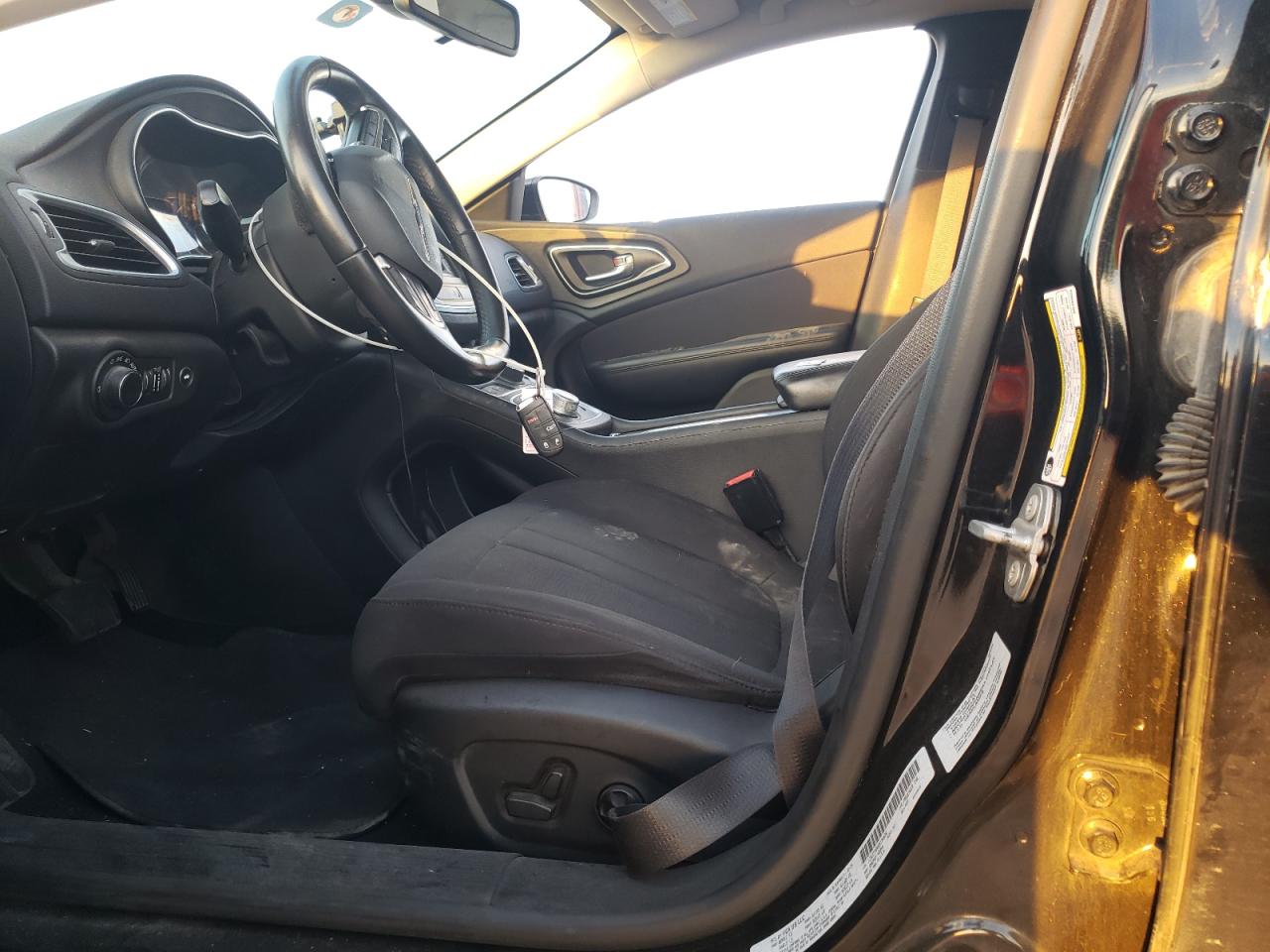 2016 Chrysler 200 VIN 1C3CCCAB0GN104026 Copart auction photo, side / minor dent/scratches damage thumbnail 7