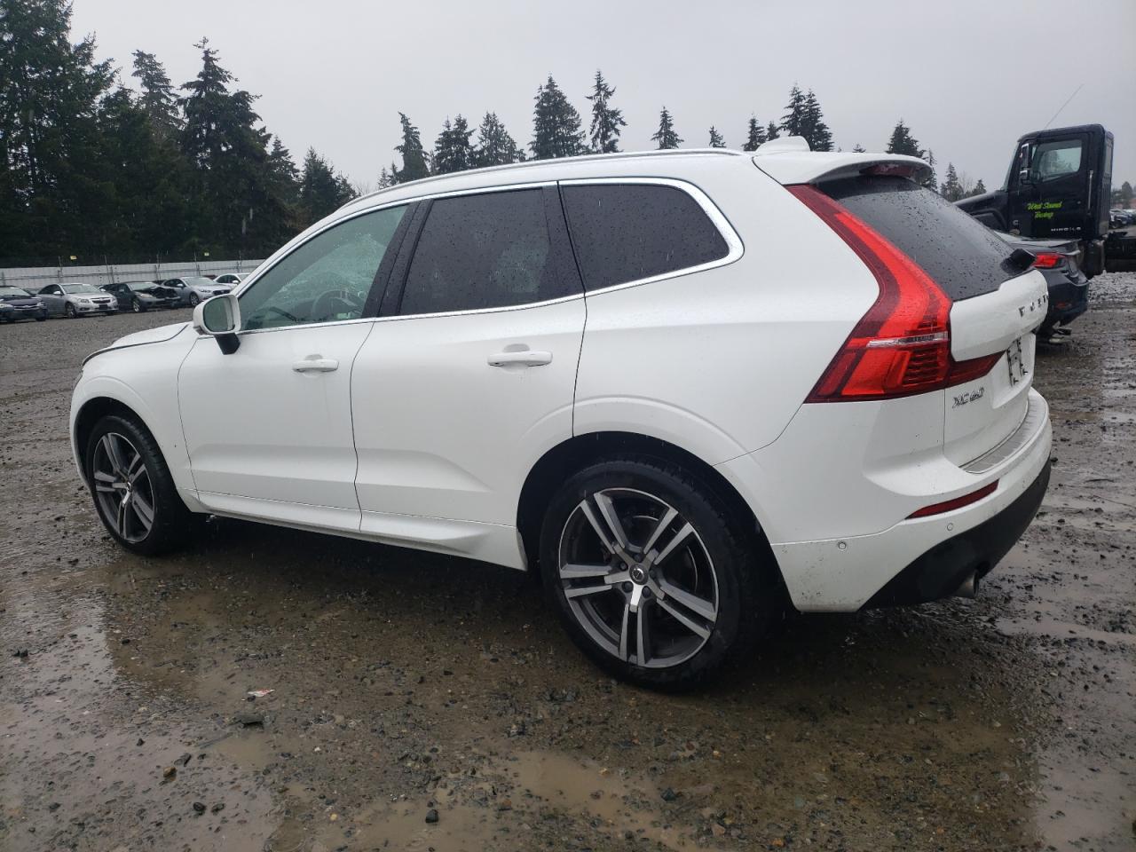 2018 Volvo XC60 VIN LYV102RK9JB082772 Copart auction photo, front end damage thumbnail 2