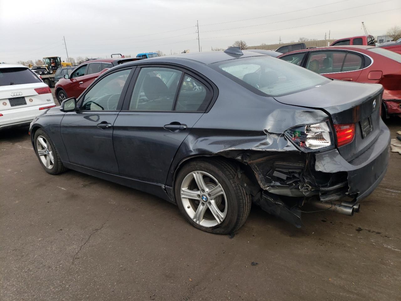 2014 BMW 3er VIN WBA3A5C56EJ464326 Copart auction photo, rear end / minor dent/scratches damage thumbnail 2