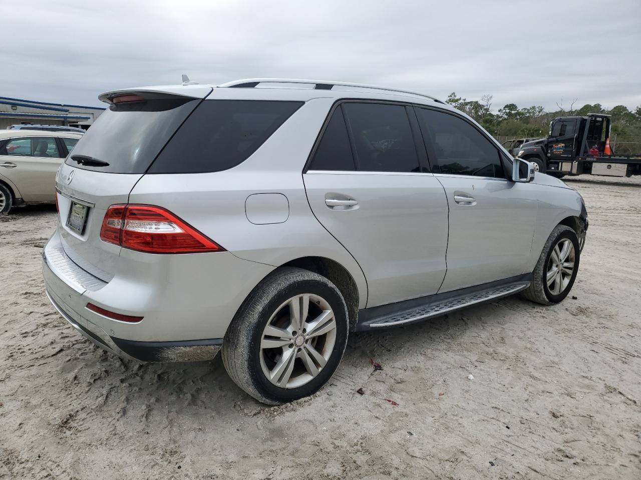 2014 Mercedes-Benz M-klasse VIN 4JGDA5JB5EA425609 Copart auction photo, front end / minor dent/scratches damage thumbnail 3