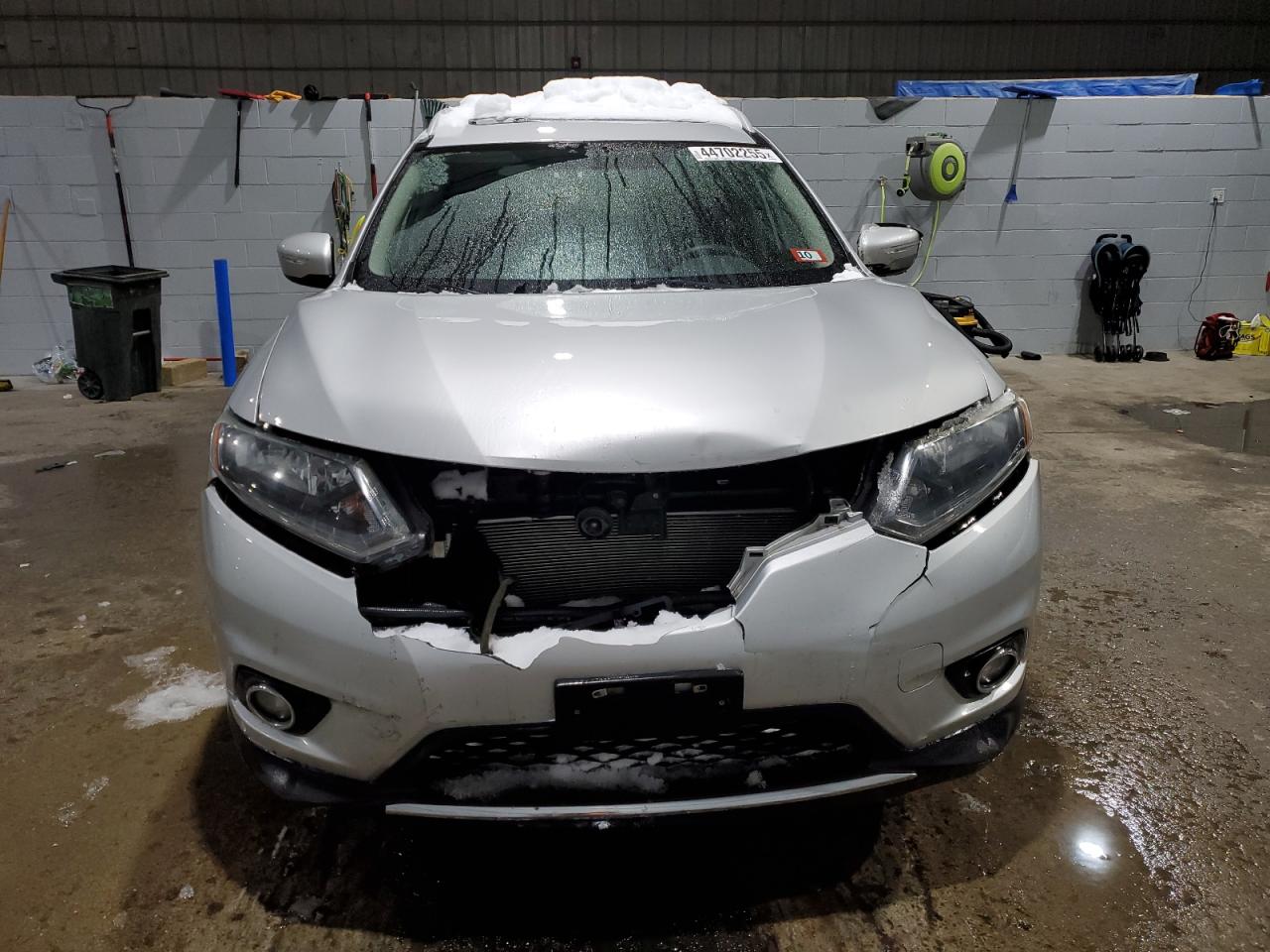 2015 Nissan Rogue VIN 5N1AT2MV6FC841093 Copart auction photo, front end / minor dent/scratches damage thumbnail 5