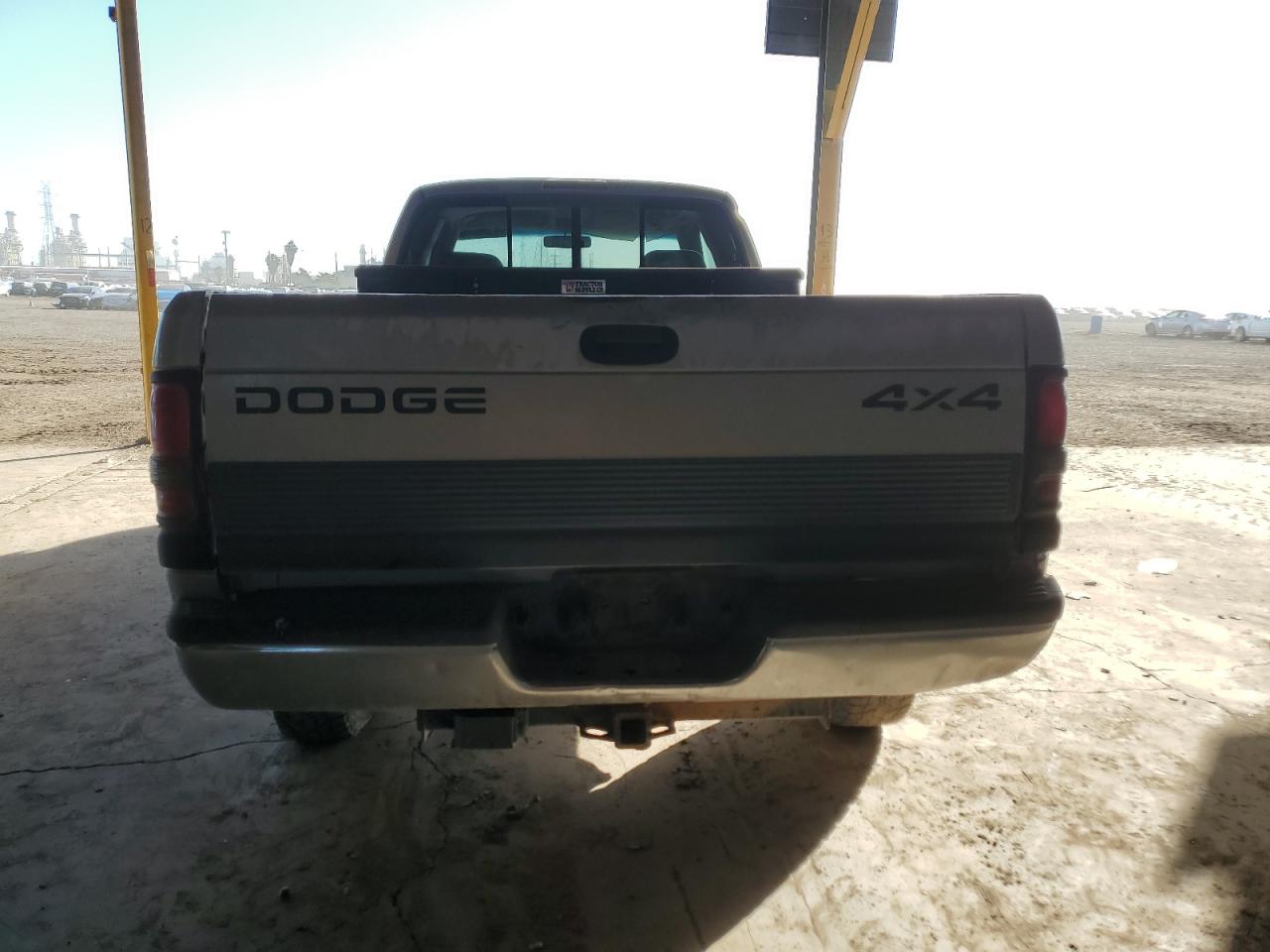 1998 Dodge RAM VIN 1B7KF2362WJ249115 Copart auction photo, front end / mechanical damage thumbnail 6