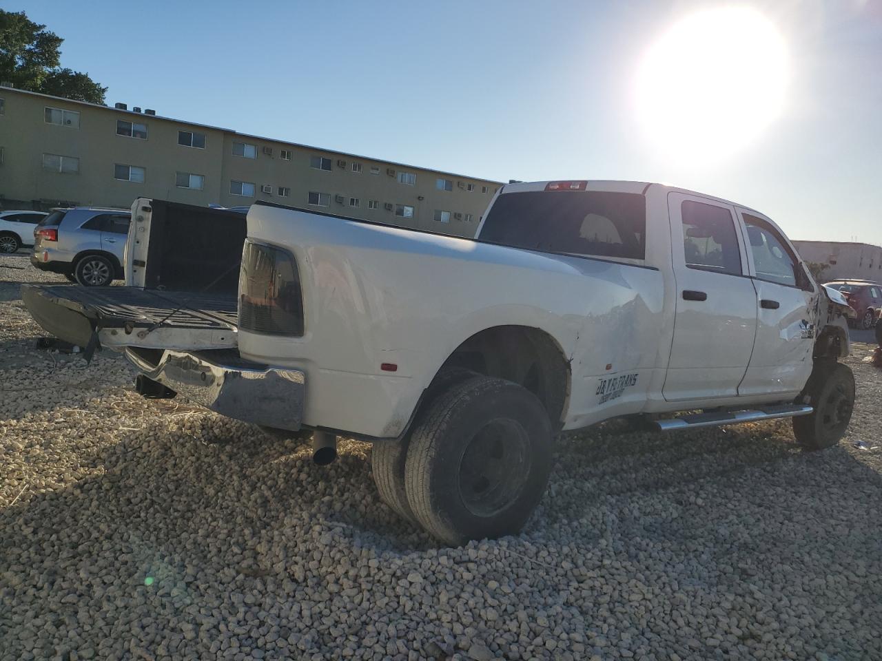 2018 RAM 3500 VIN 3C63RRGL4JG318988 Copart auction photo, front end / minor dent/scratches damage thumbnail 3