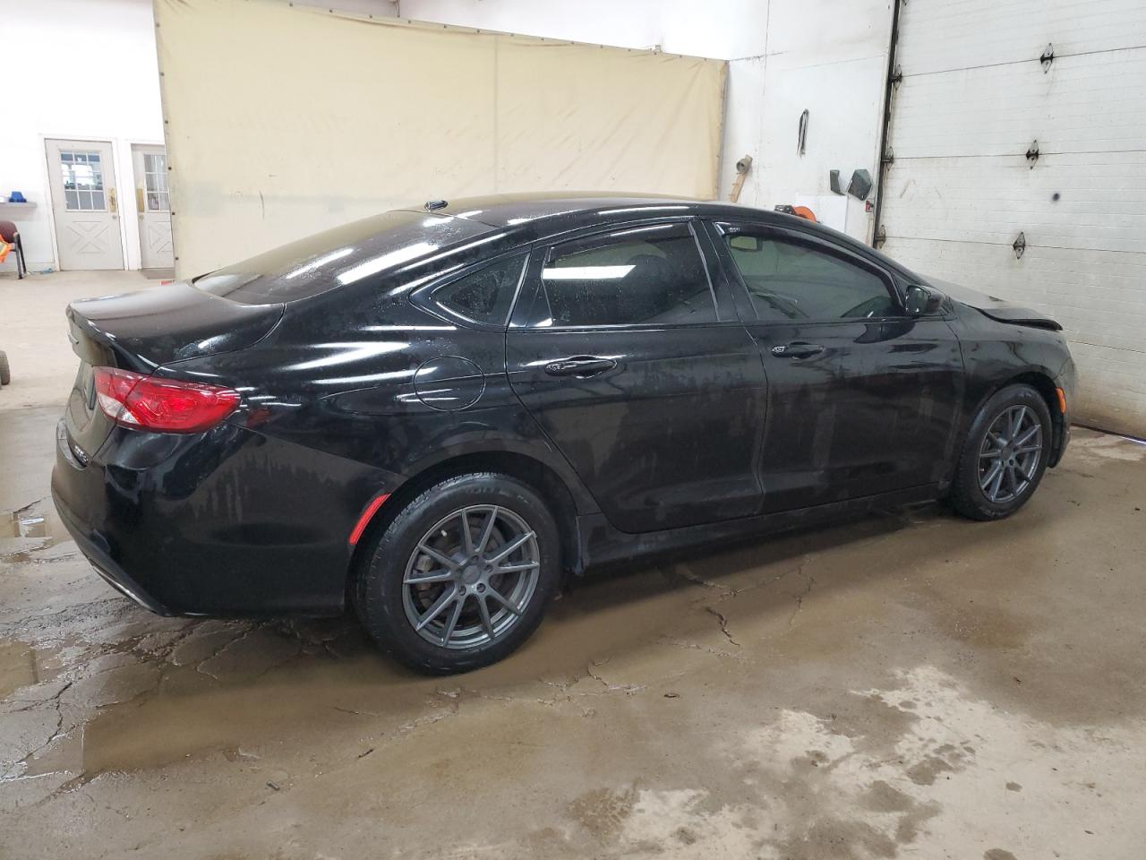2015 Chrysler 200 VIN 1C3CCCBB8FN614203 Copart auction photo, front end / minor dent/scratches damage thumbnail 3
