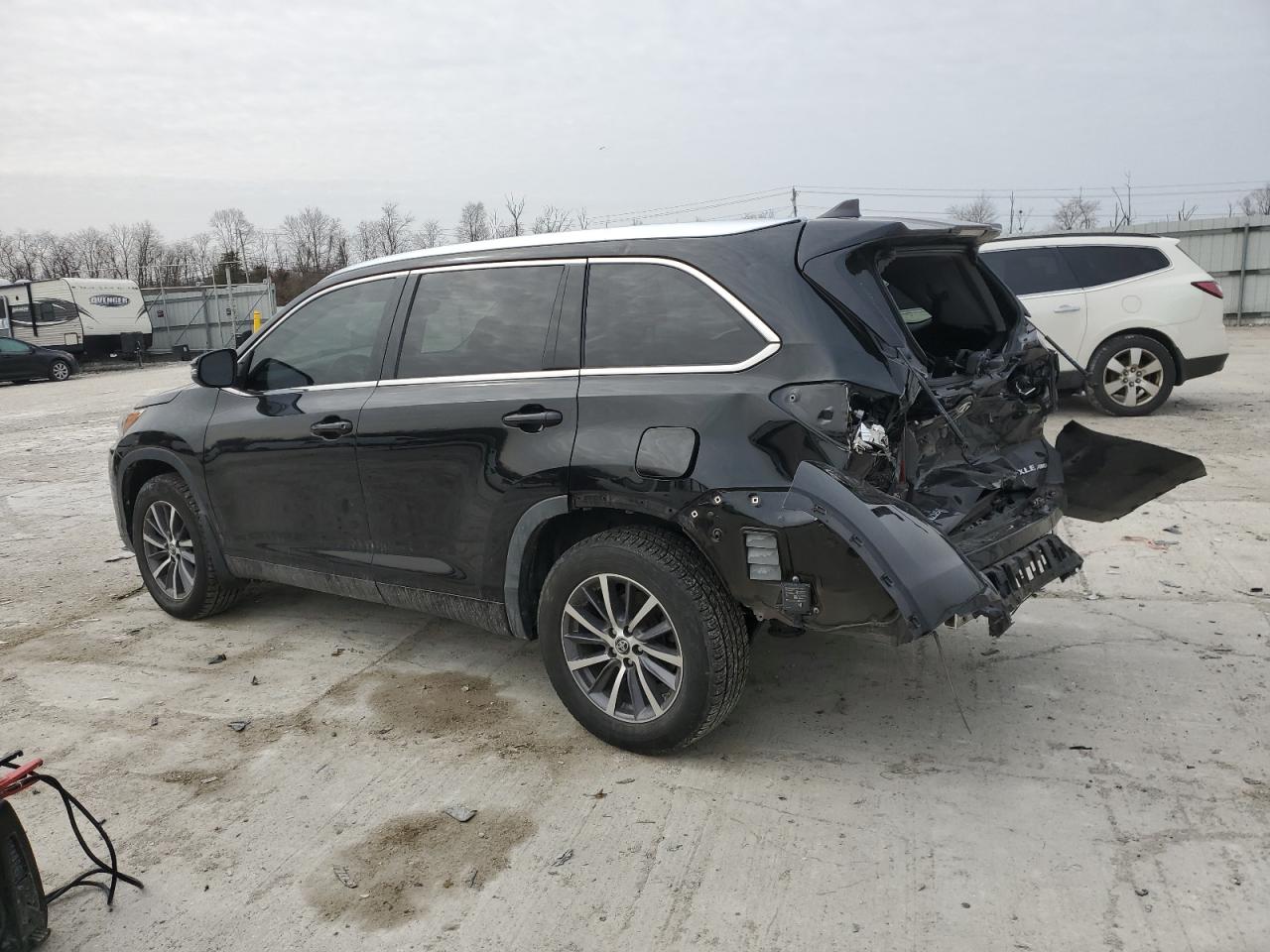 2018 Toyota Highlander VIN 5TDJZRFH8JS877023 Copart auction photo, rear end / side damage thumbnail 2