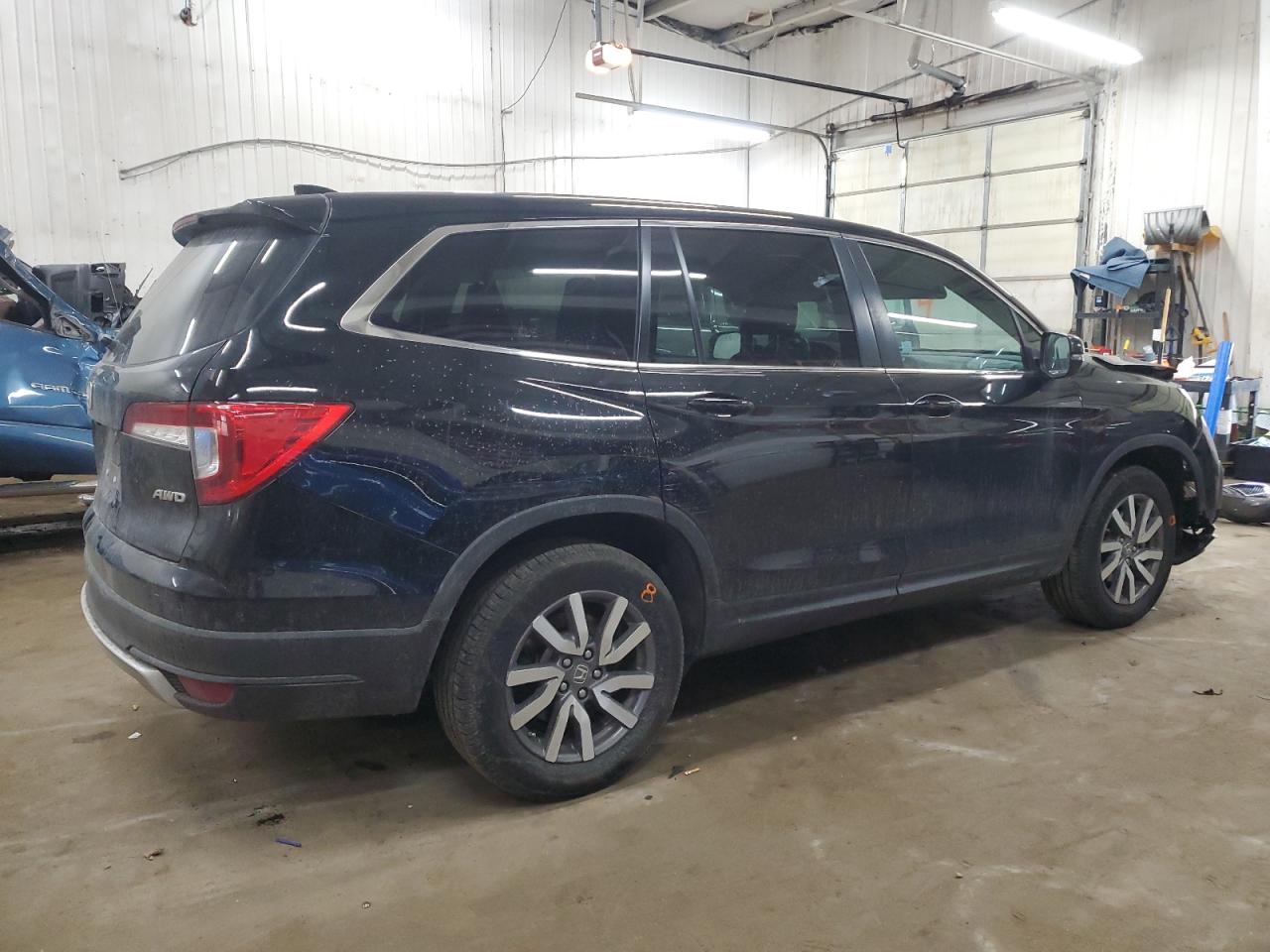 2020 Honda Pilot VIN 5FNYF6H58LB068475 Copart auction photo, front end / side damage thumbnail 3