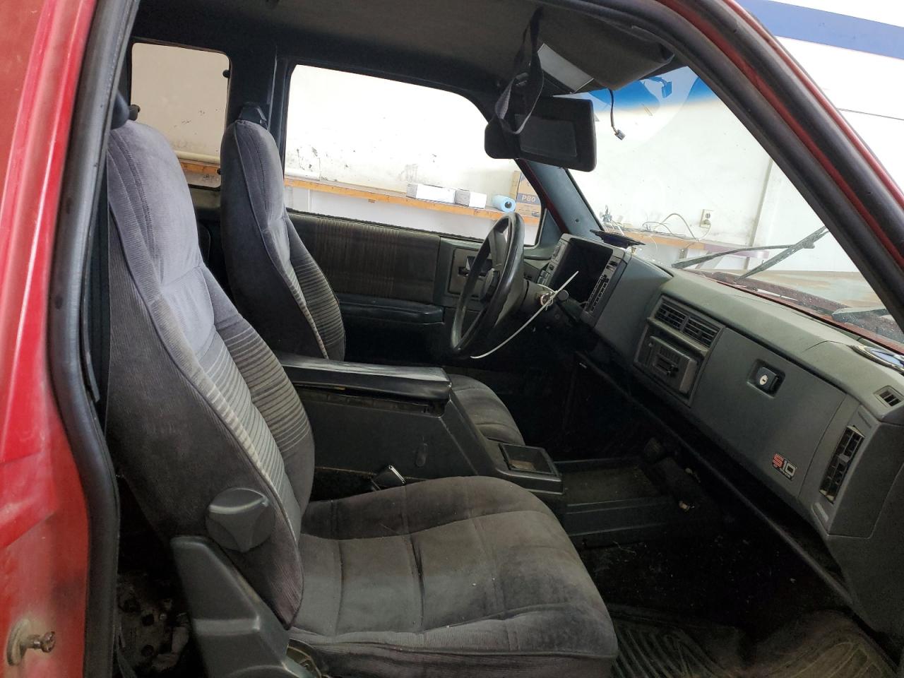 1993 Chevrolet S-10 Pickup VIN 1GCDT19Z3P8116952 Copart auction photo, front end / side damage thumbnail 10